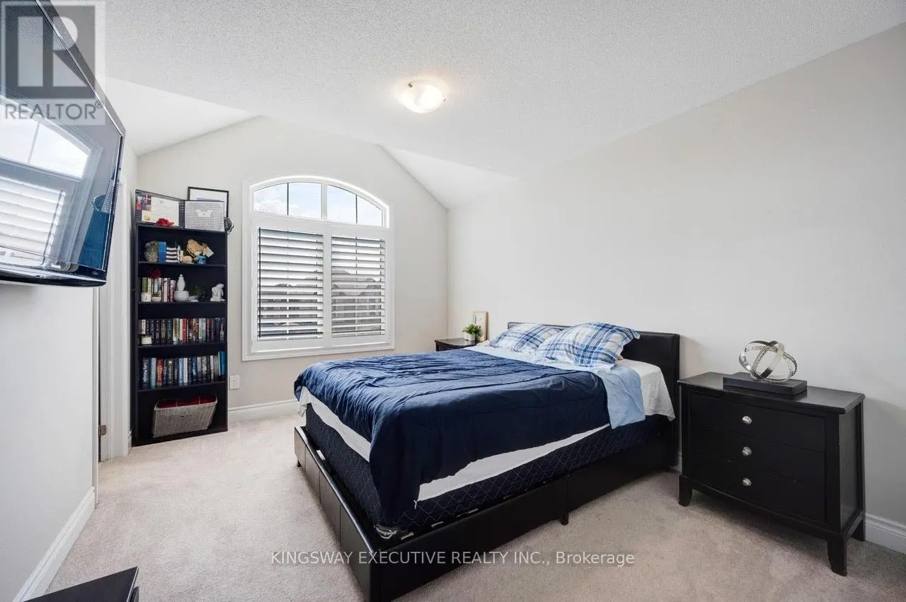 33 ASH HILL AVENUE