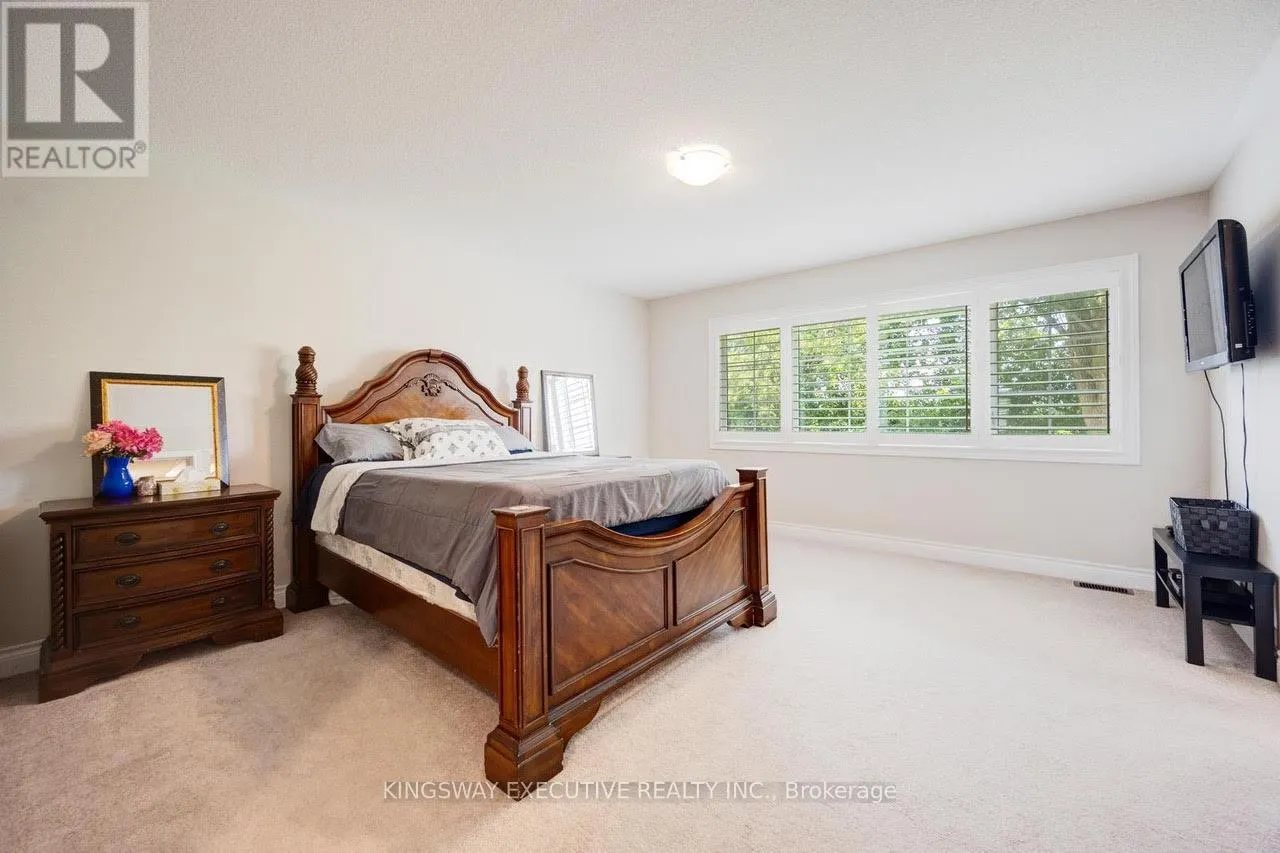 33 ASH HILL AVENUE