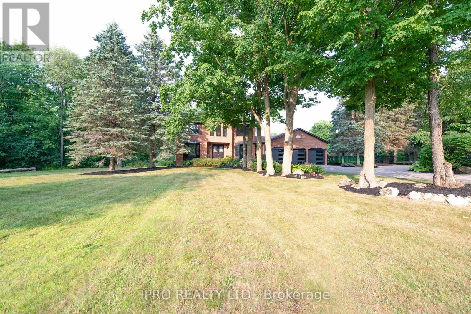 27 BRIARWOOD DRIVE