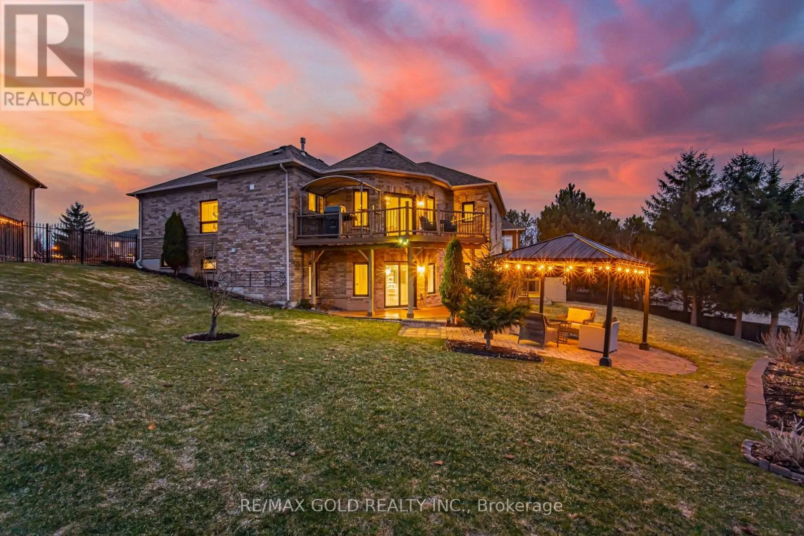 12 VISTA VIEW COURT
