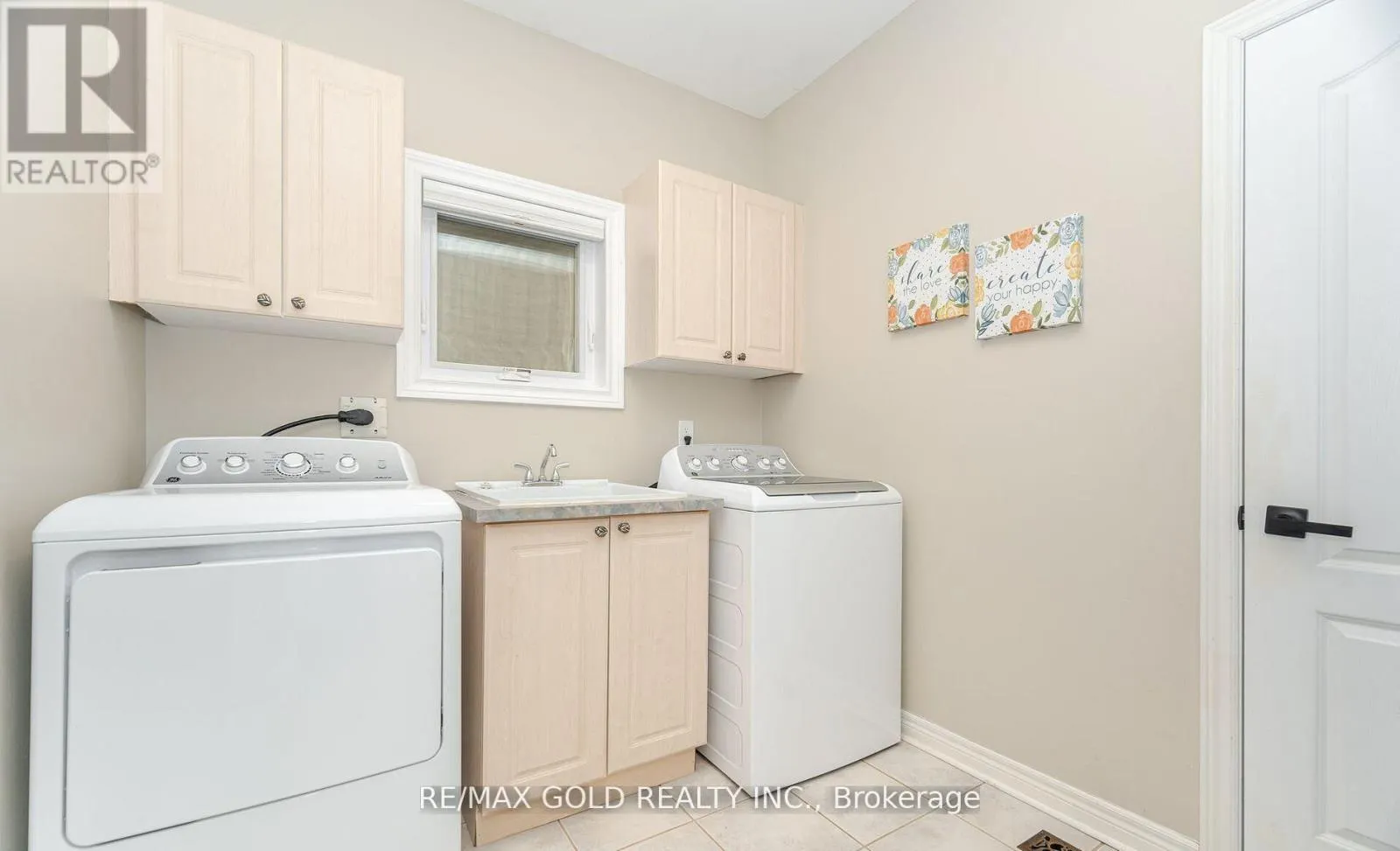 12 VISTA VIEW COURT