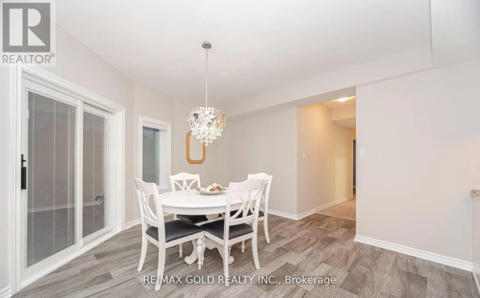 12 VISTA VIEW COURT
