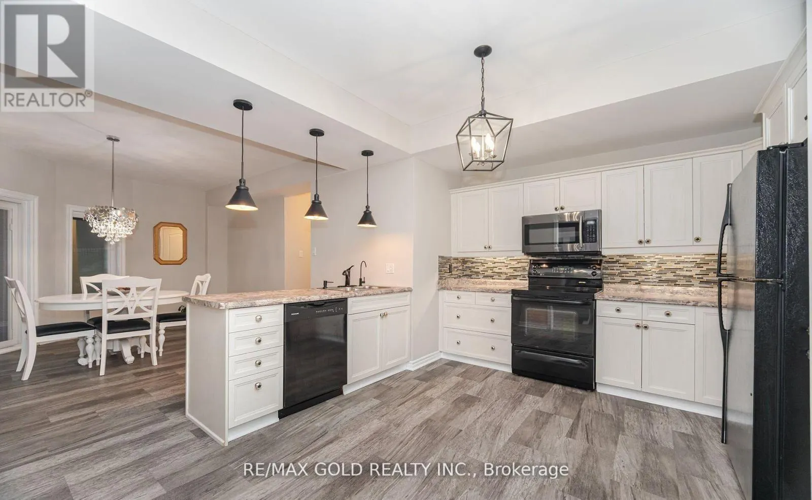 12 VISTA VIEW COURT