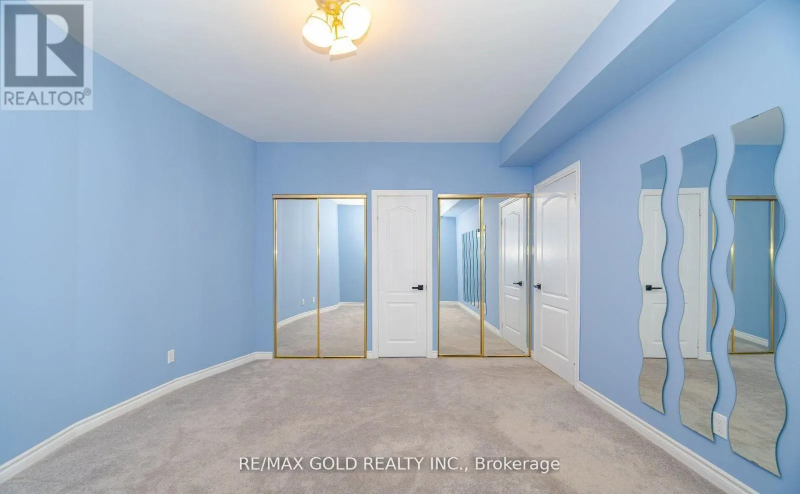 12 VISTA VIEW COURT
