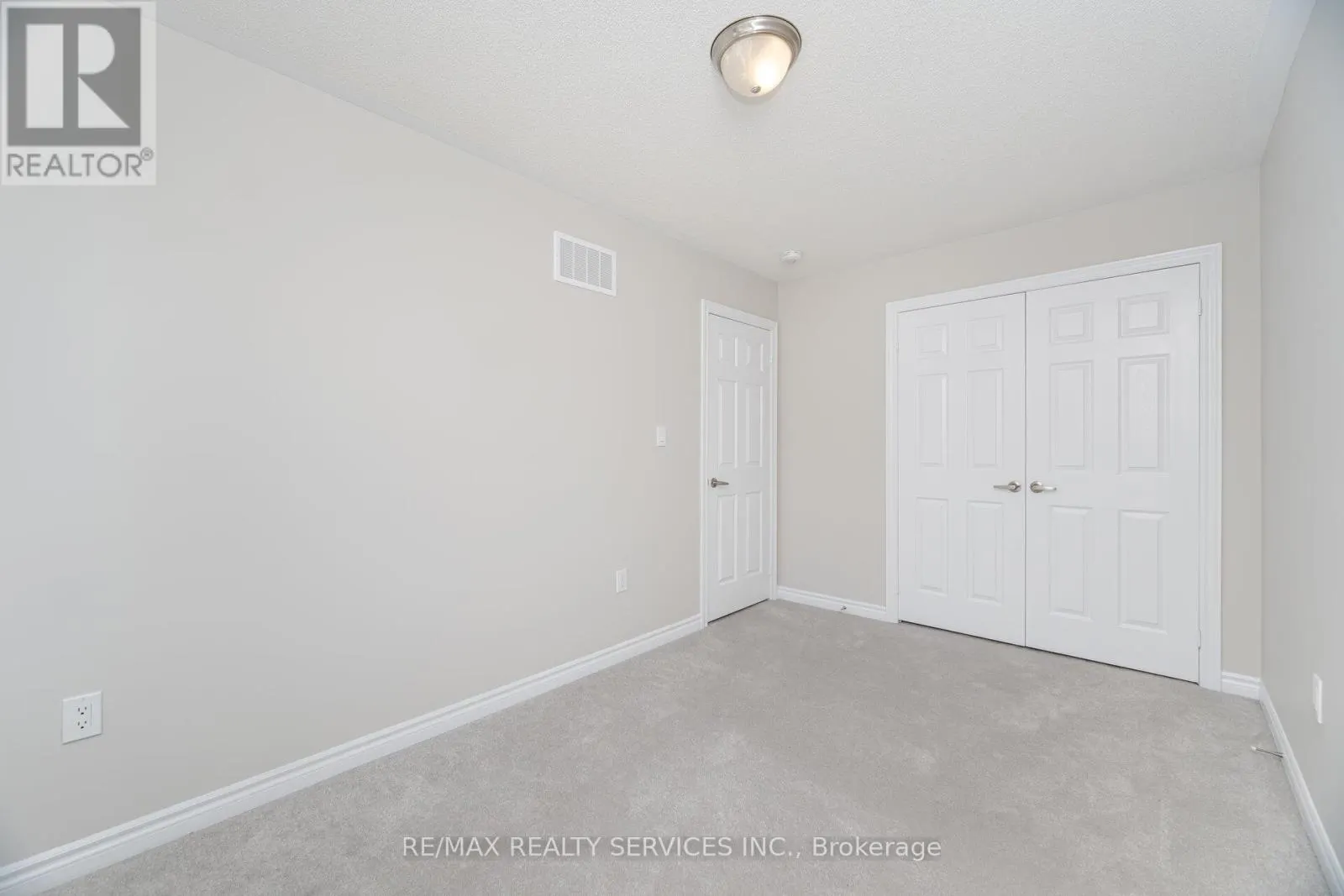 93 ROYAL FERN CRESCENT
