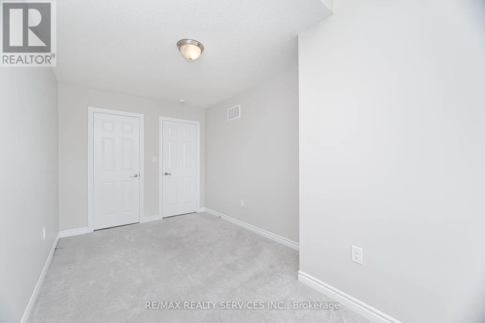 93 ROYAL FERN CRESCENT