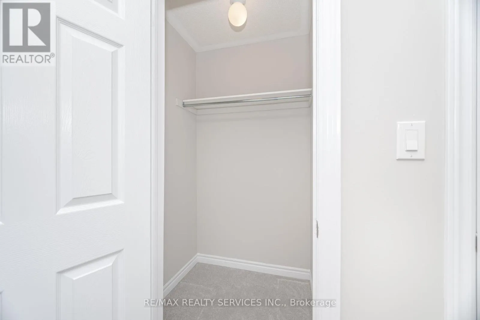 93 ROYAL FERN CRESCENT