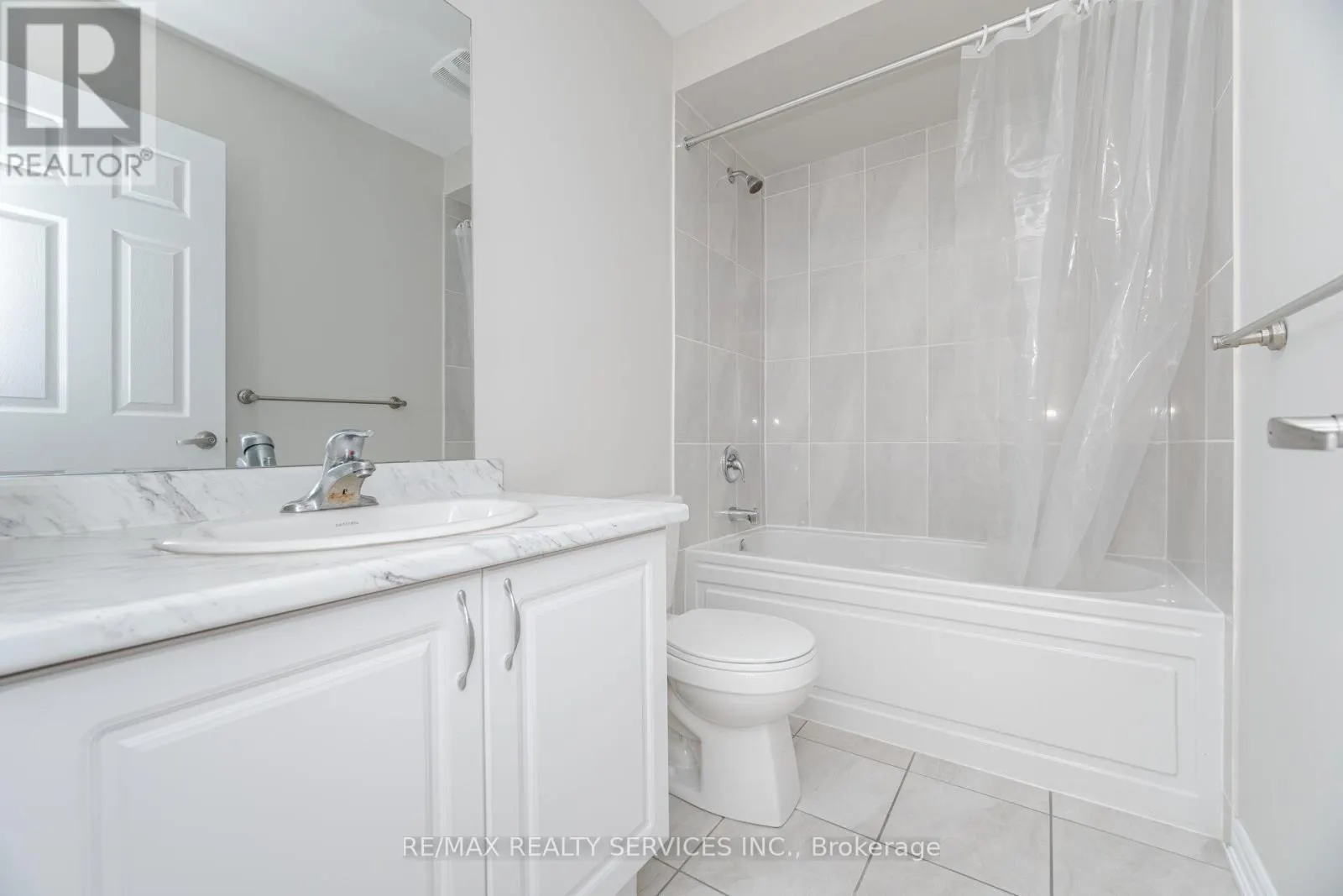 93 ROYAL FERN CRESCENT