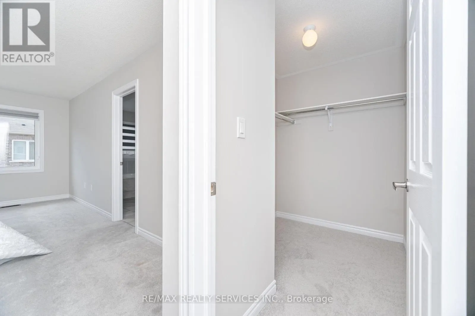 93 ROYAL FERN CRESCENT