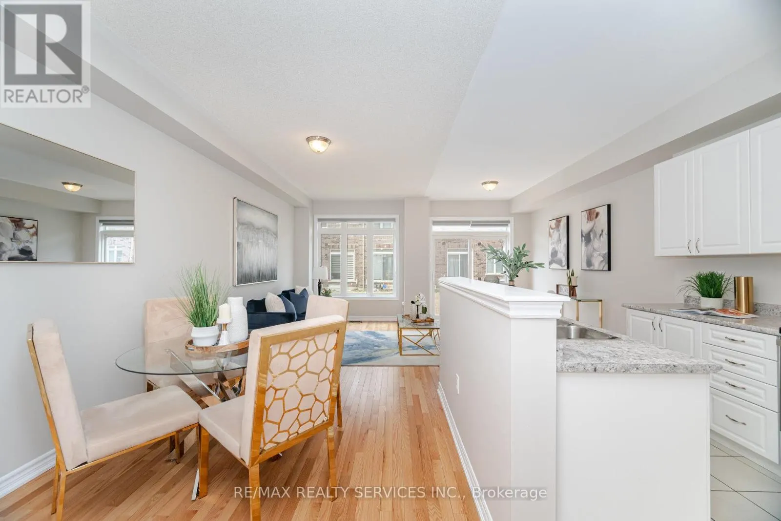 93 ROYAL FERN CRESCENT