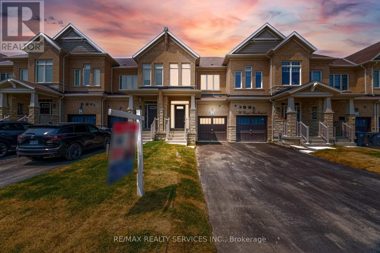 93 ROYAL FERN CRESCENT