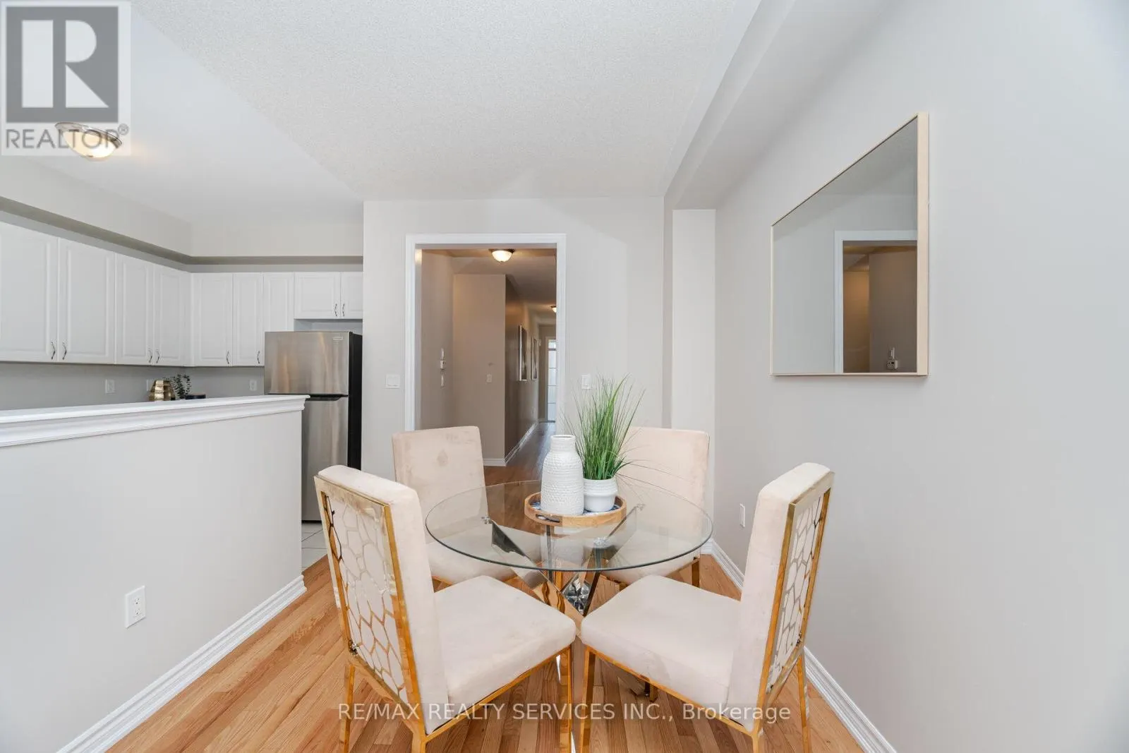 93 ROYAL FERN CRESCENT