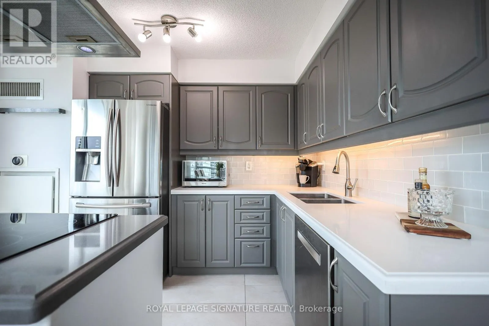 2304 - 155 LEGION ROAD N