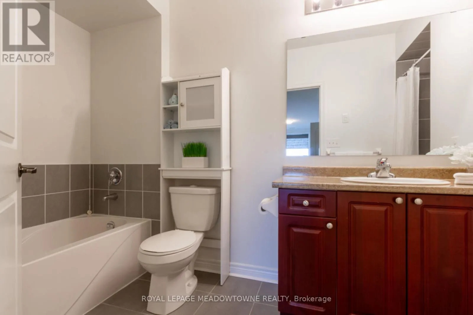 326 - 383 MAIN STREET E