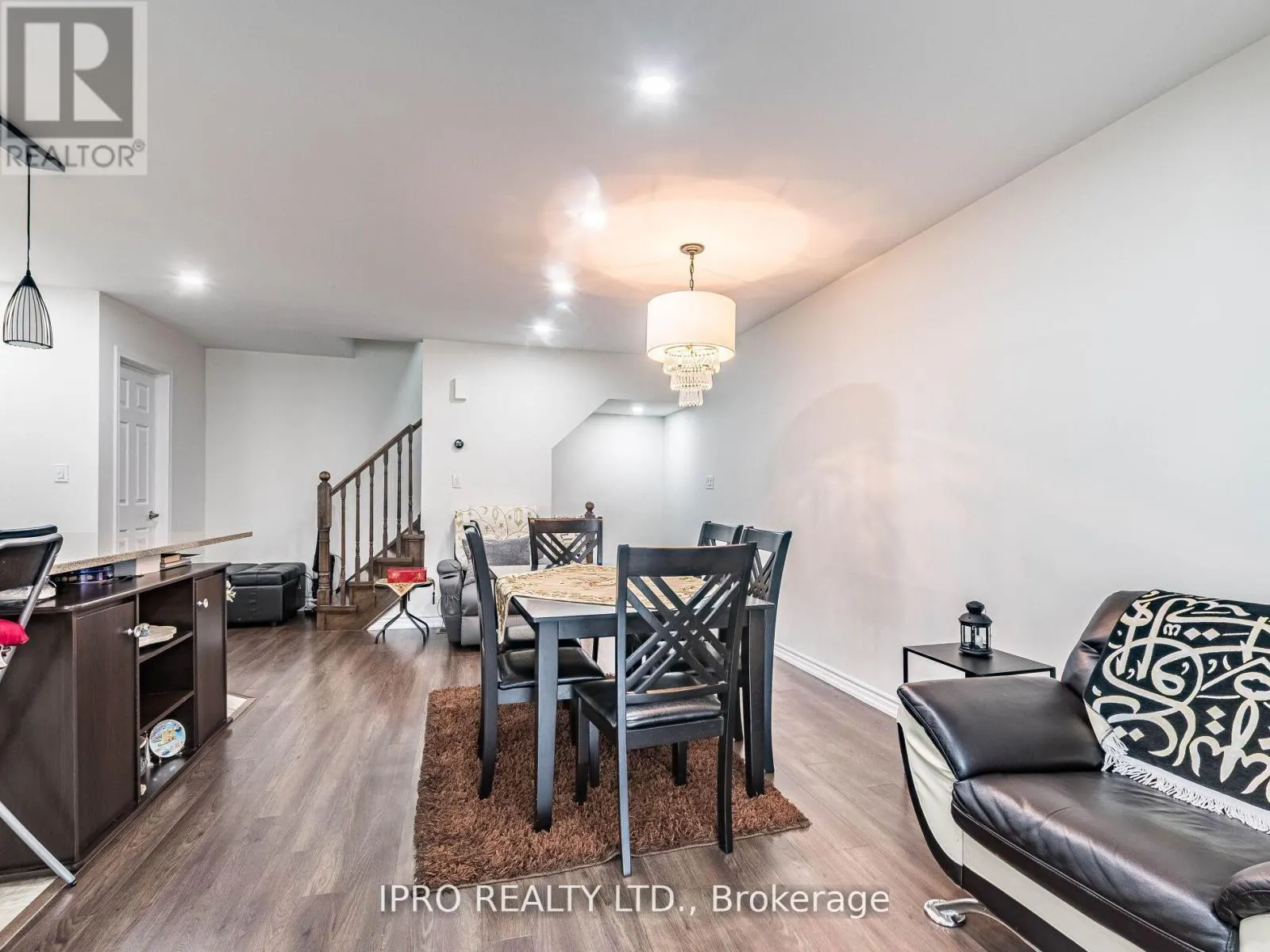 581 ALLPORT GATE