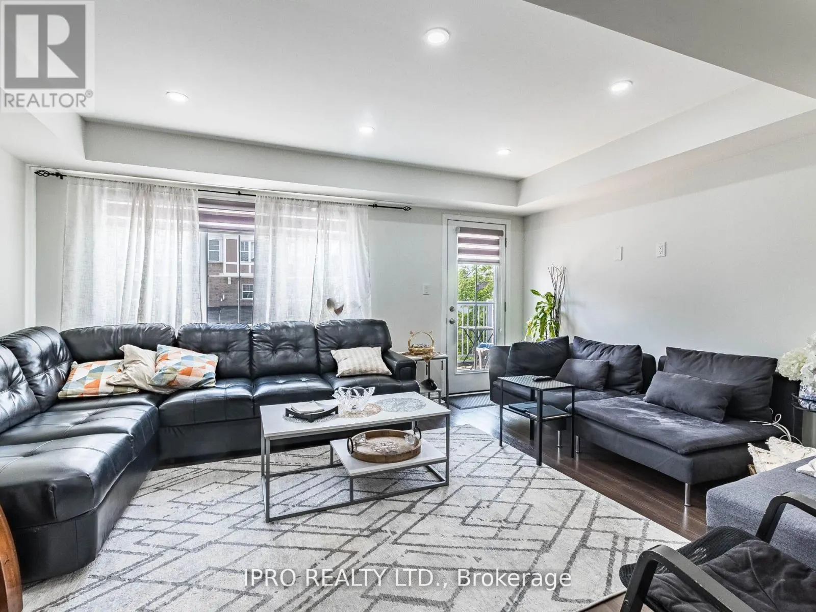 581 ALLPORT GATE
