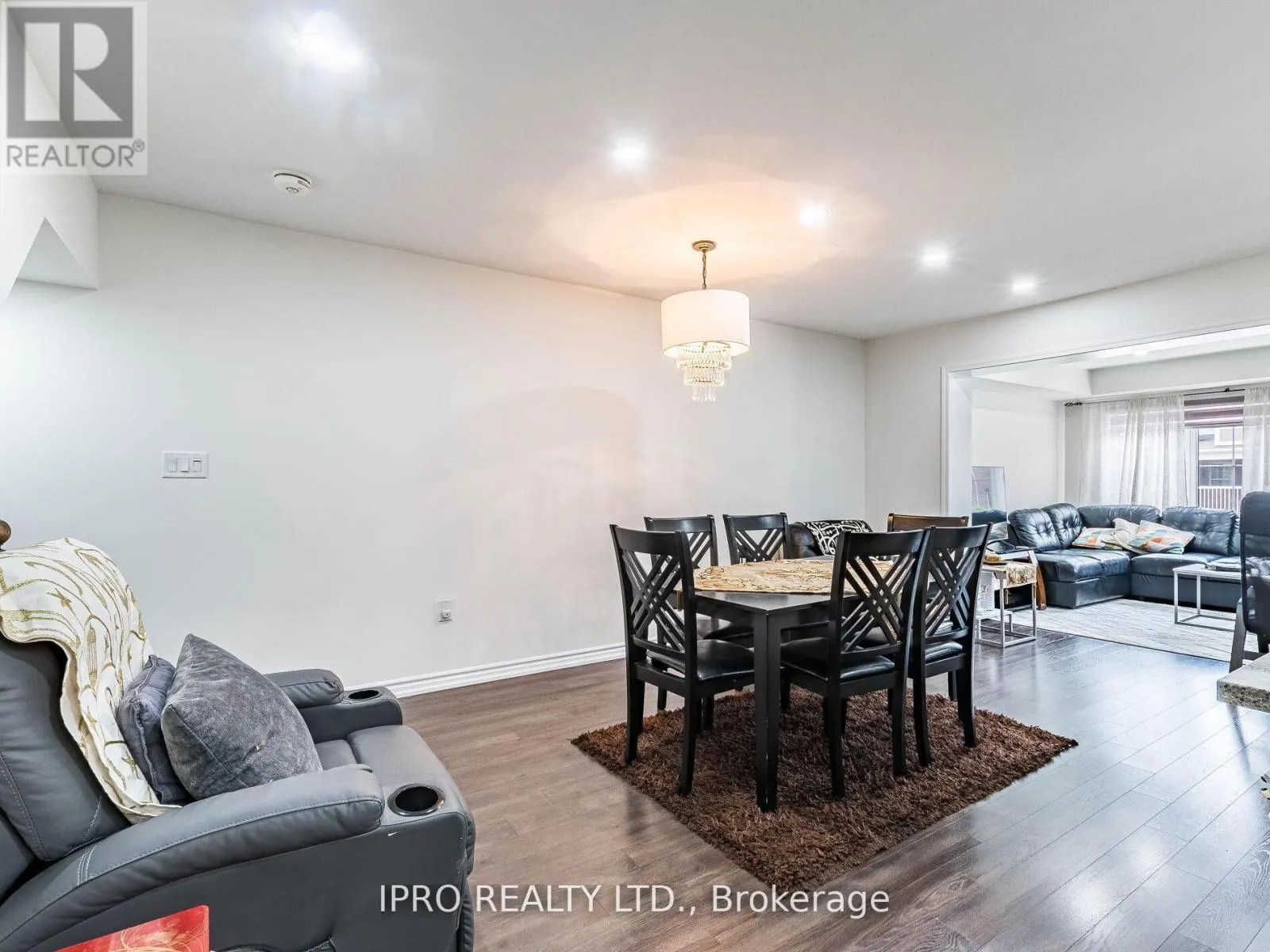 581 ALLPORT GATE
