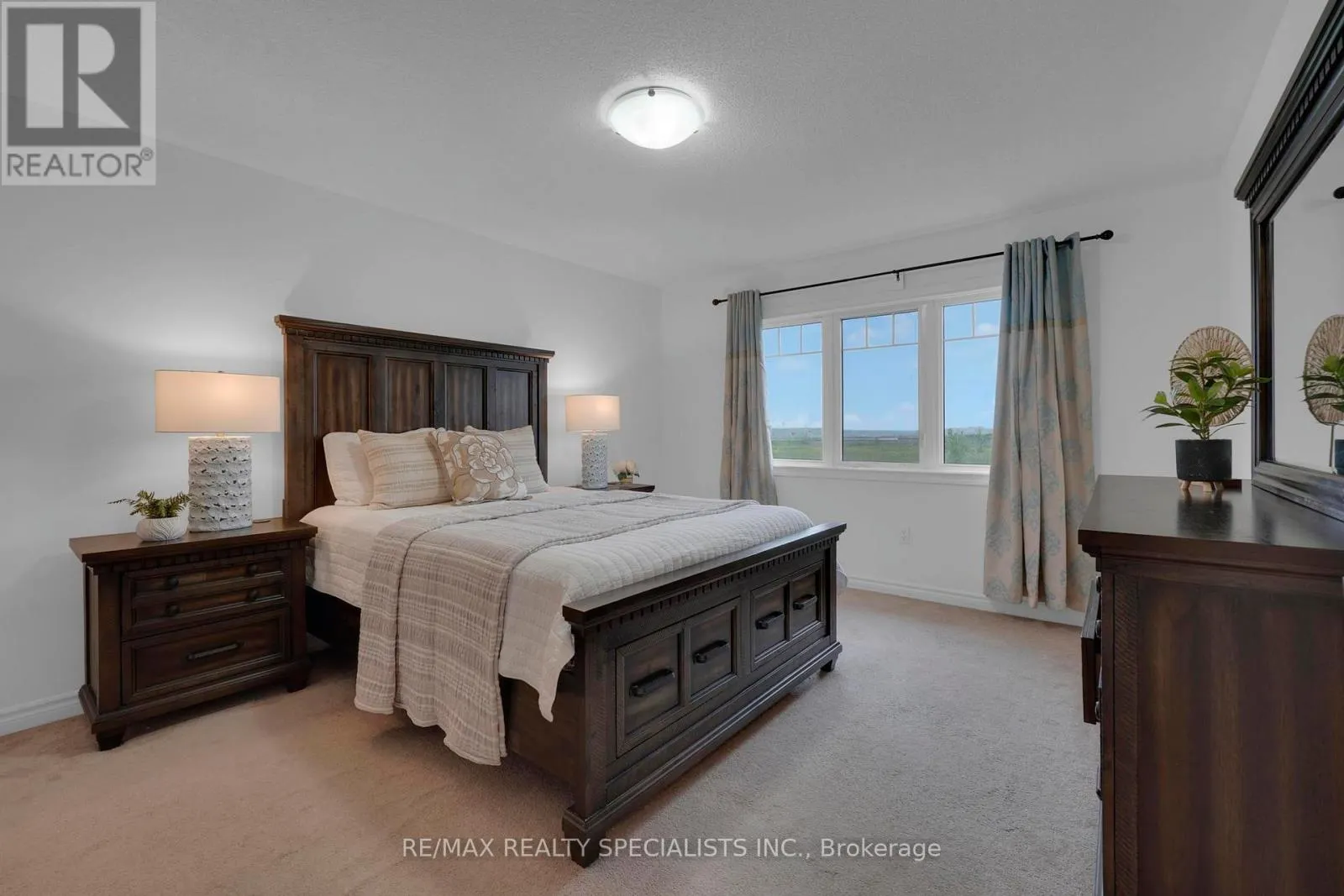 36 - 1000 ASLETON BOULEVARD