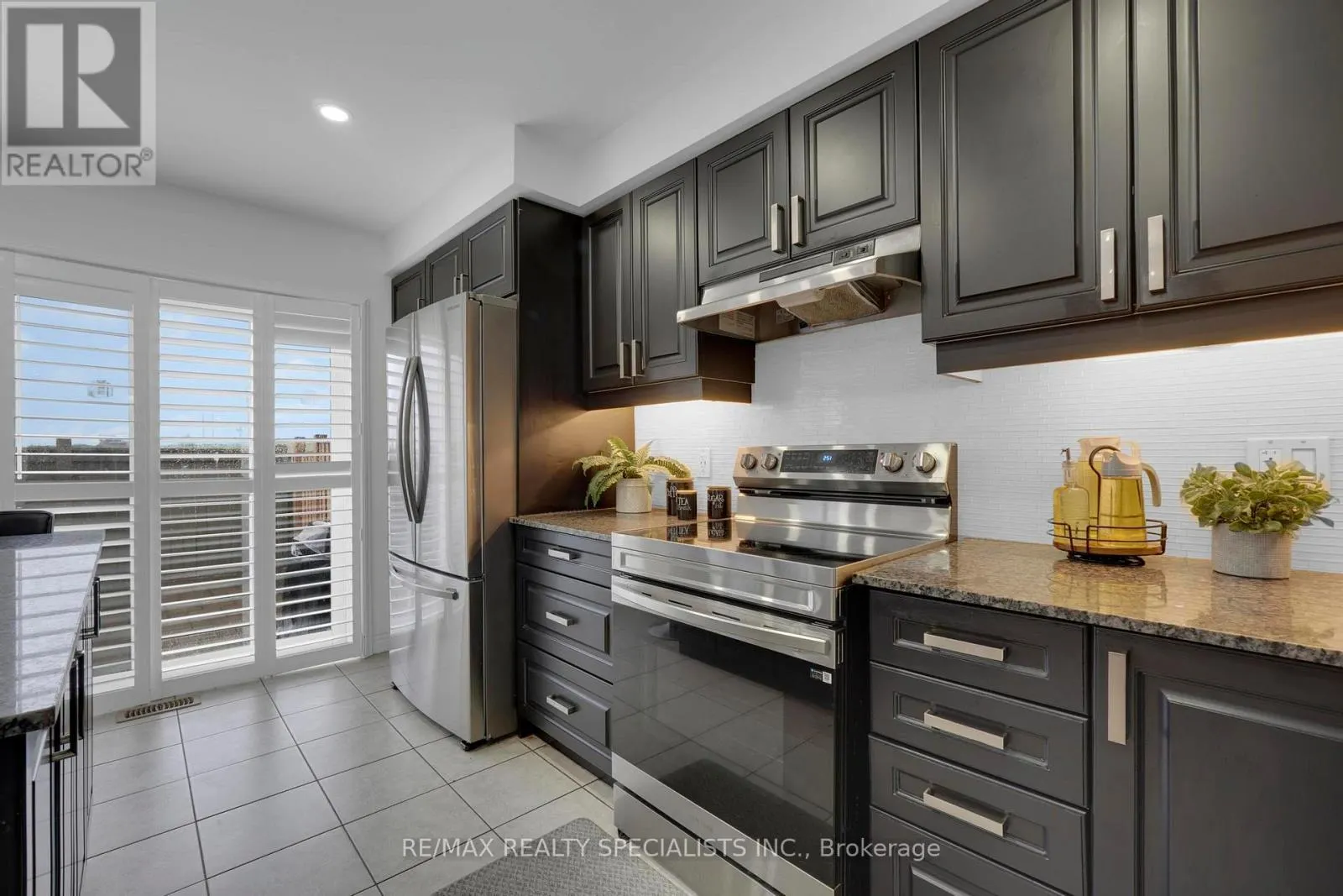 36 - 1000 ASLETON BOULEVARD