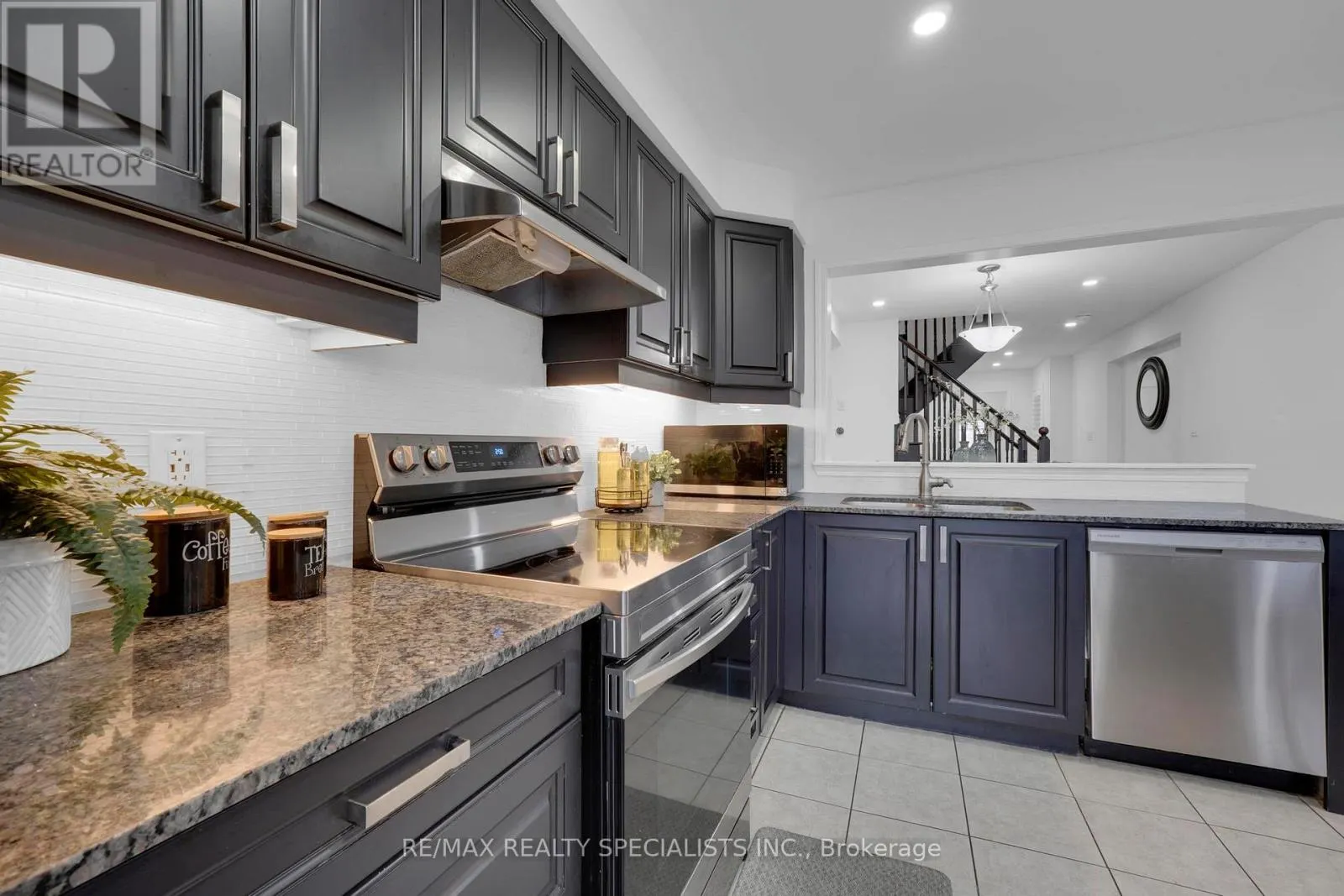 36 - 1000 ASLETON BOULEVARD