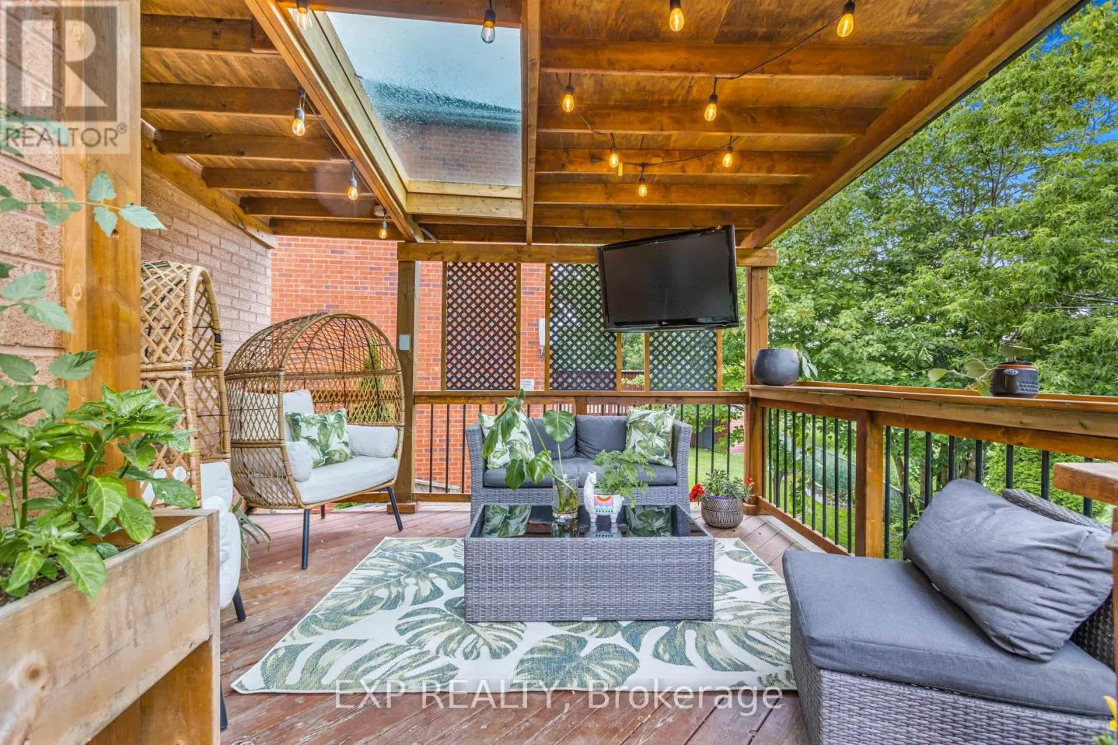 184 HOWARD CRESCENT