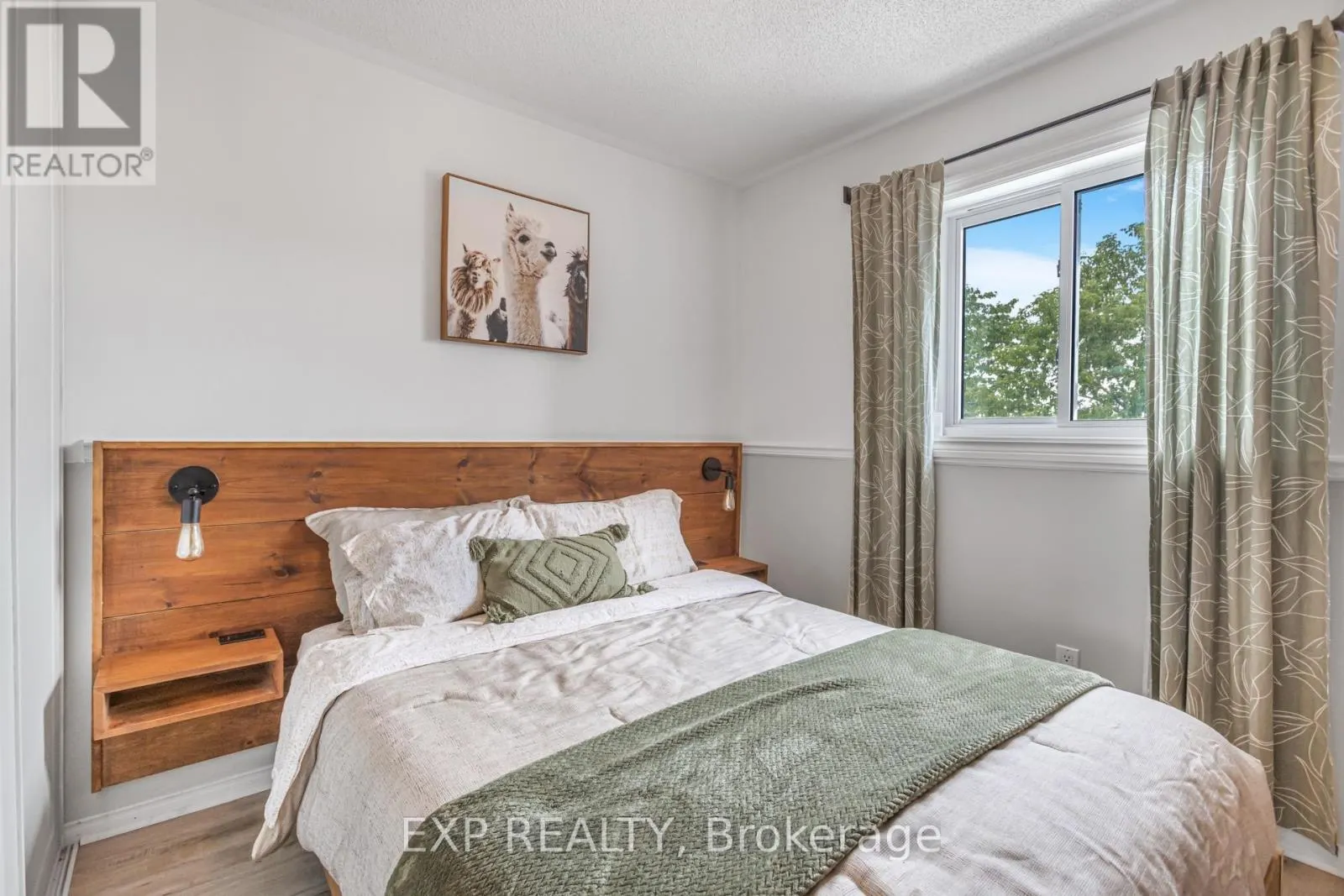 184 HOWARD CRESCENT