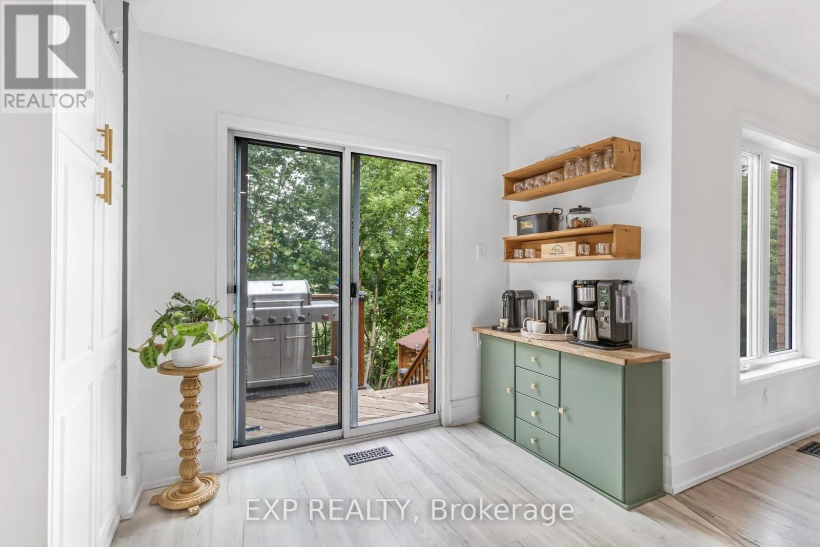 184 HOWARD CRESCENT