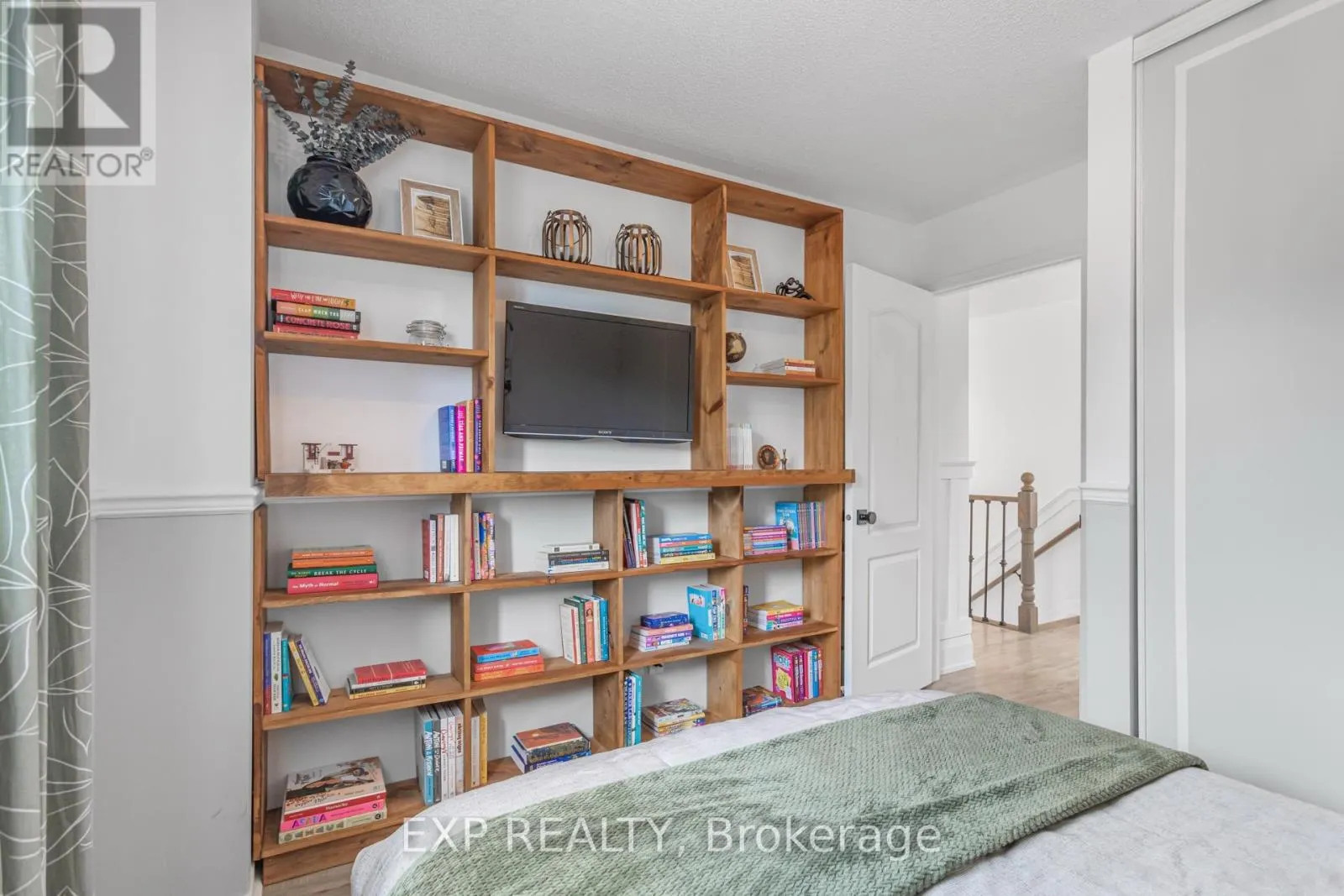 184 HOWARD CRESCENT