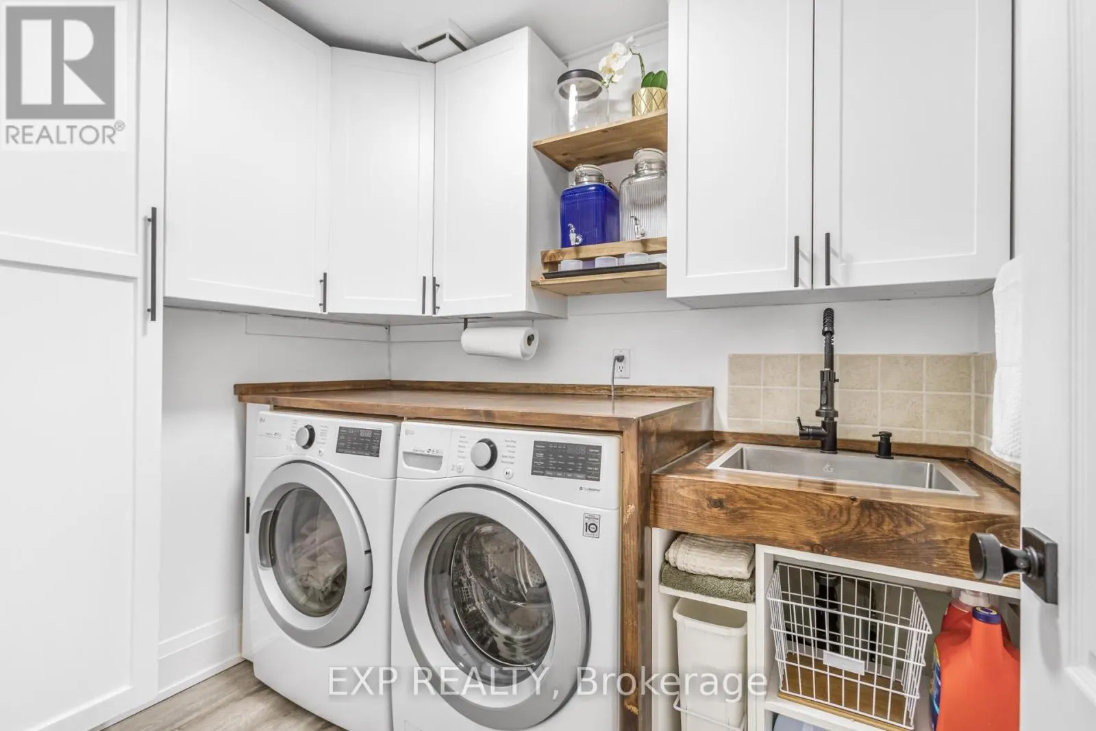 184 HOWARD CRESCENT