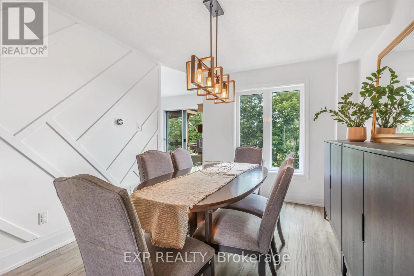 184 HOWARD CRESCENT
