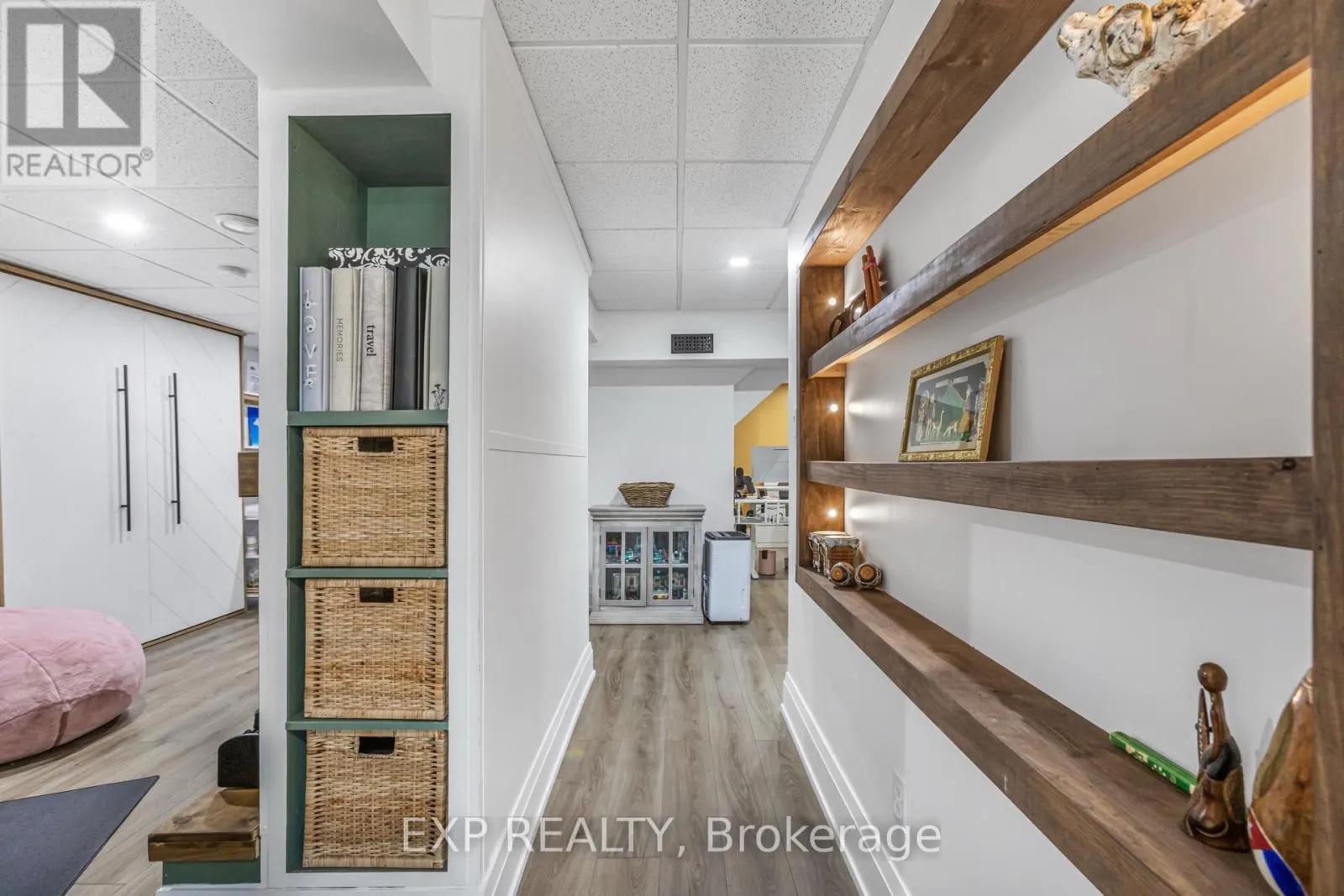 184 HOWARD CRESCENT