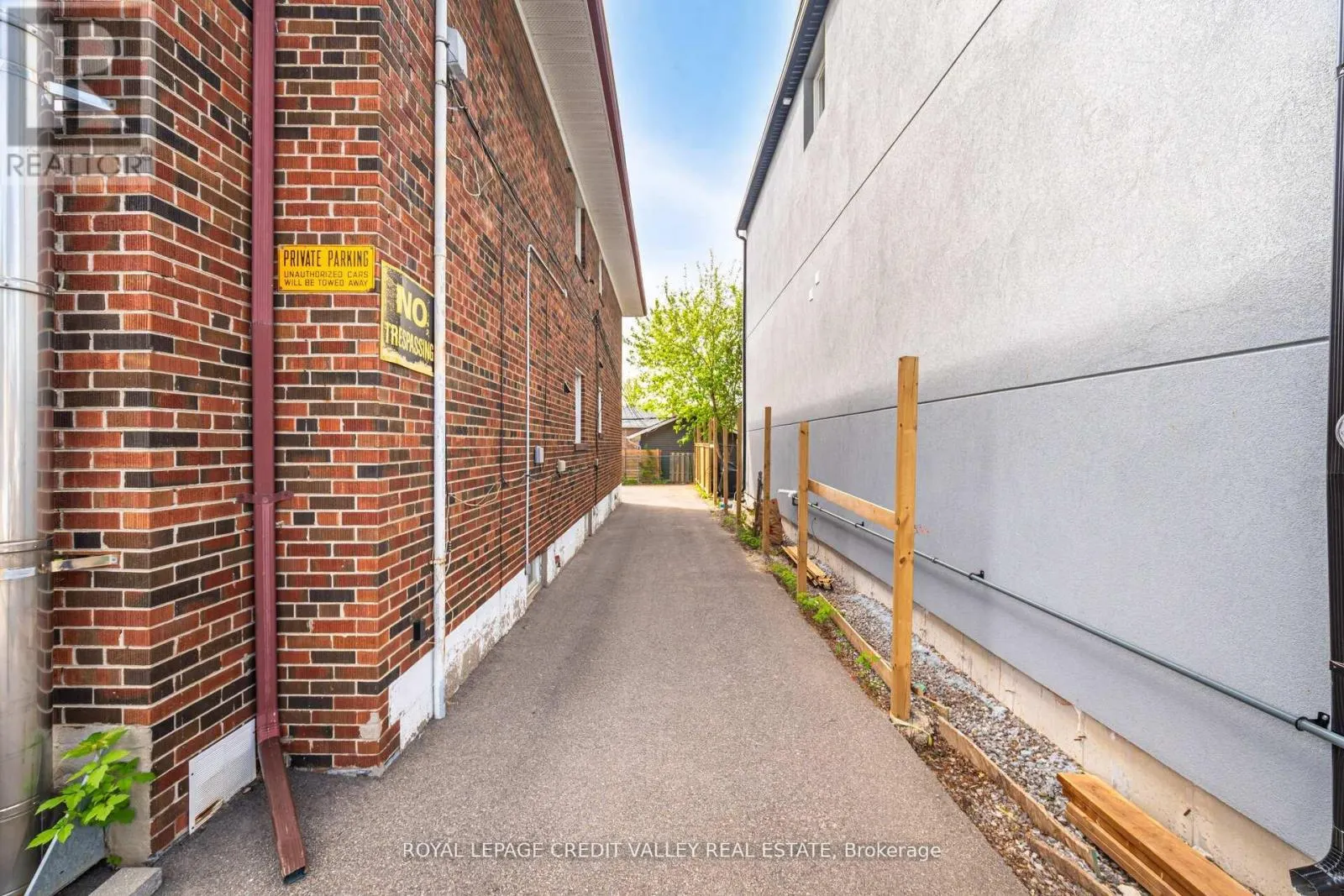 19 ROSELAND DRIVE