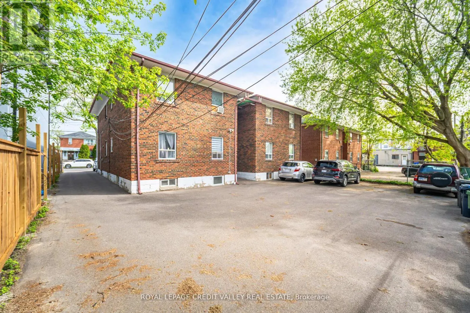 19 ROSELAND DRIVE