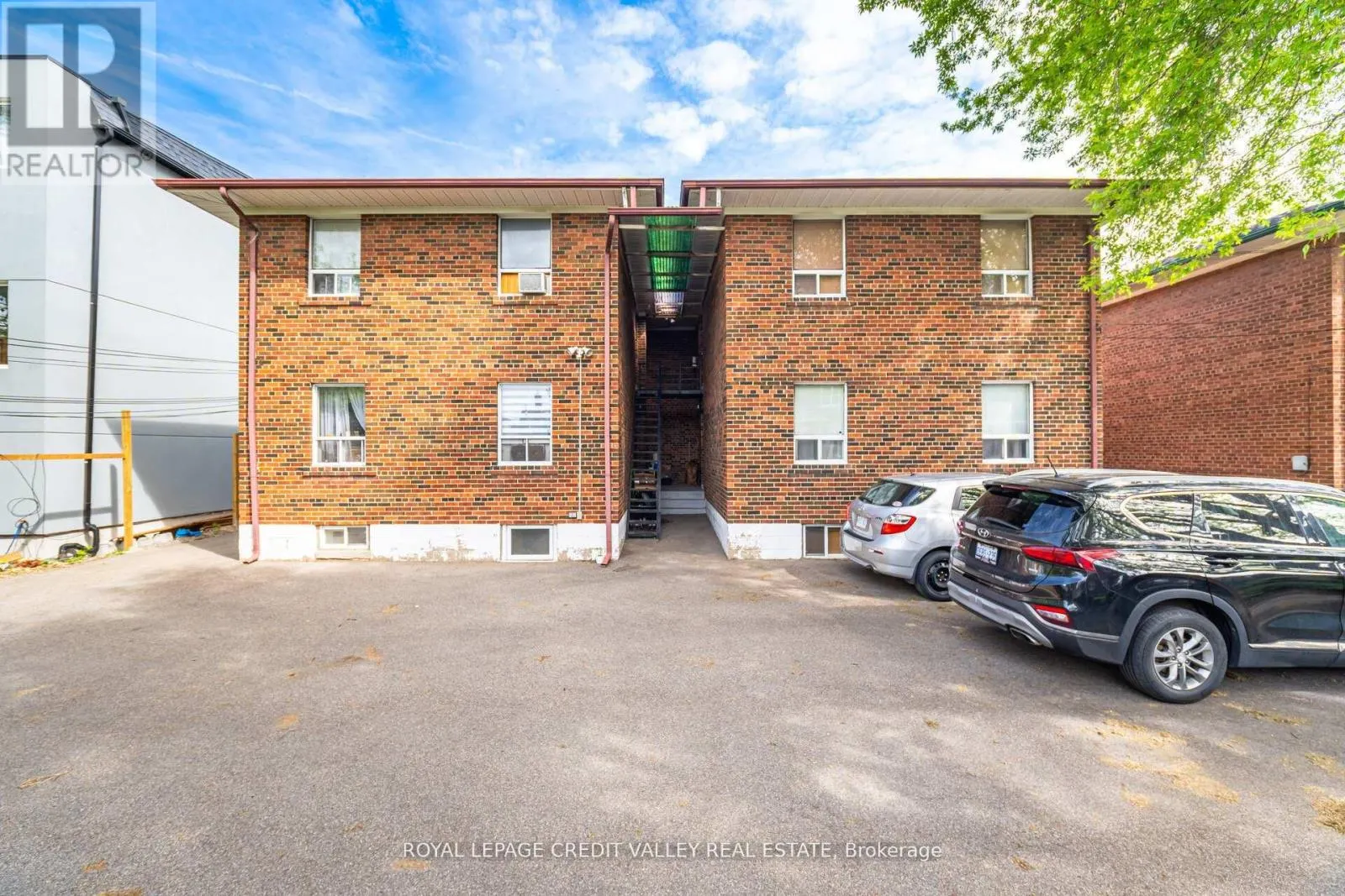 19 ROSELAND DRIVE