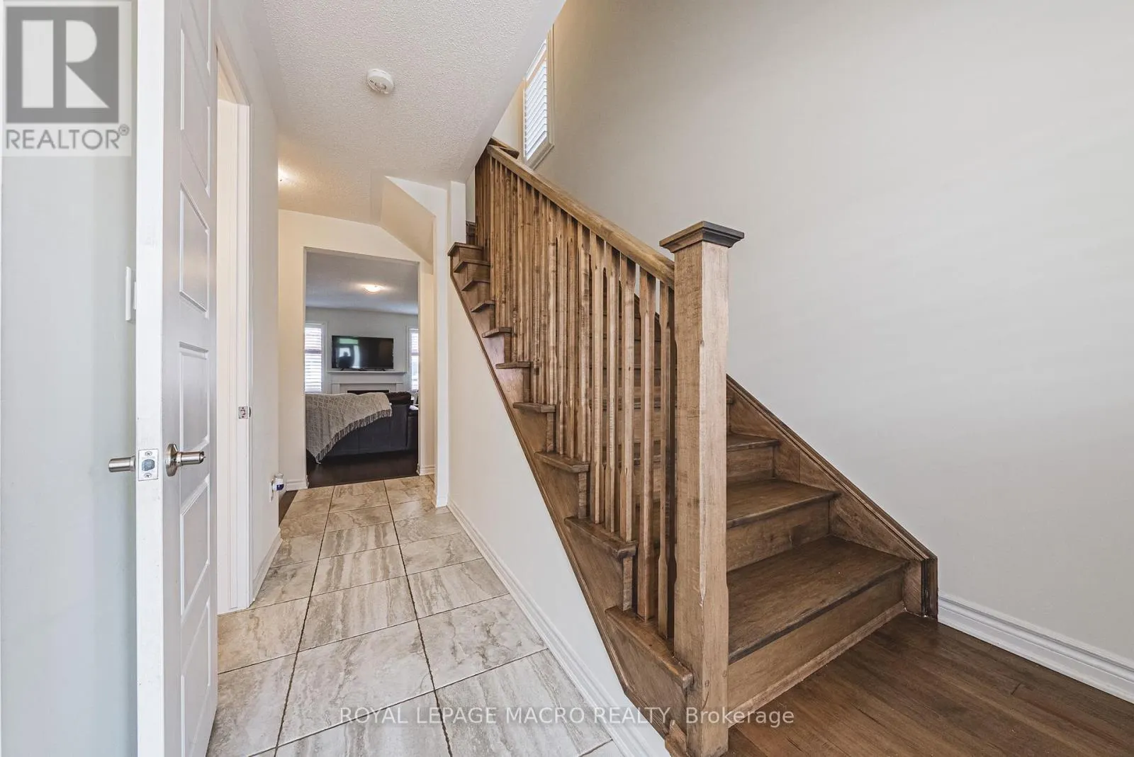 728 KENNEDY CIRCLE W