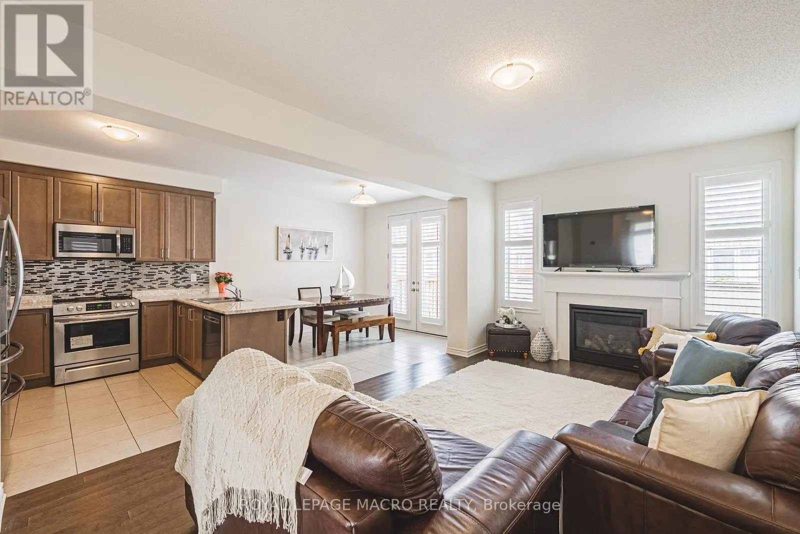 728 KENNEDY CIRCLE W