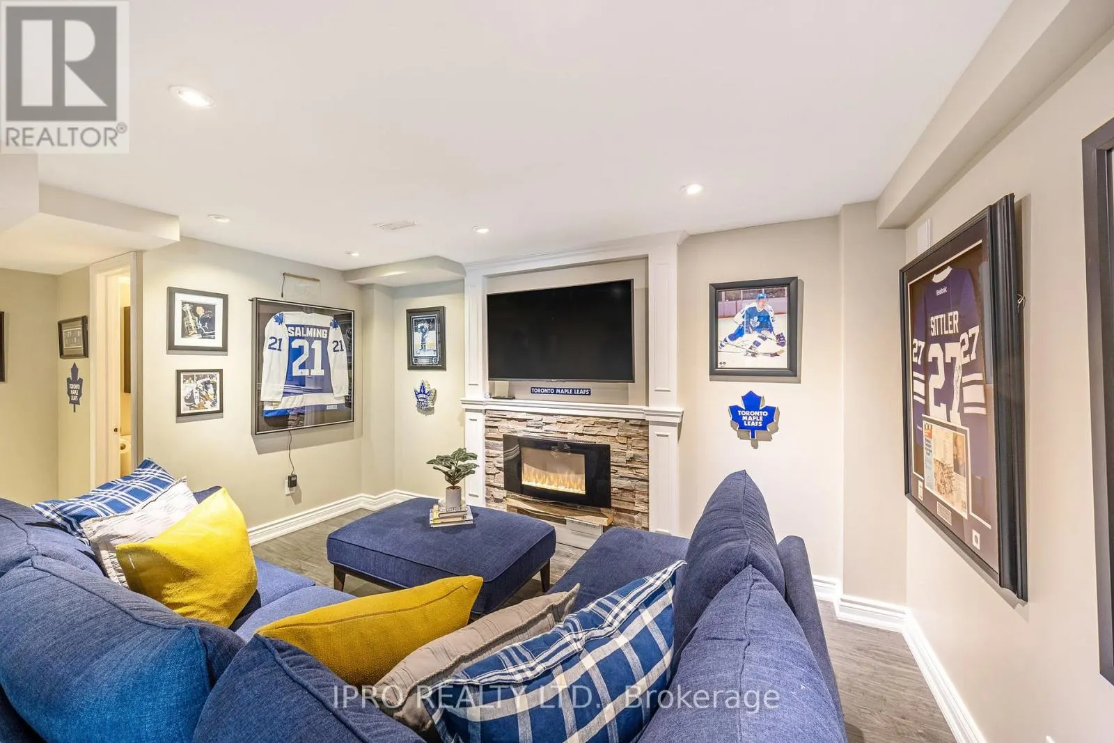 25 UPPER CANADA COURT