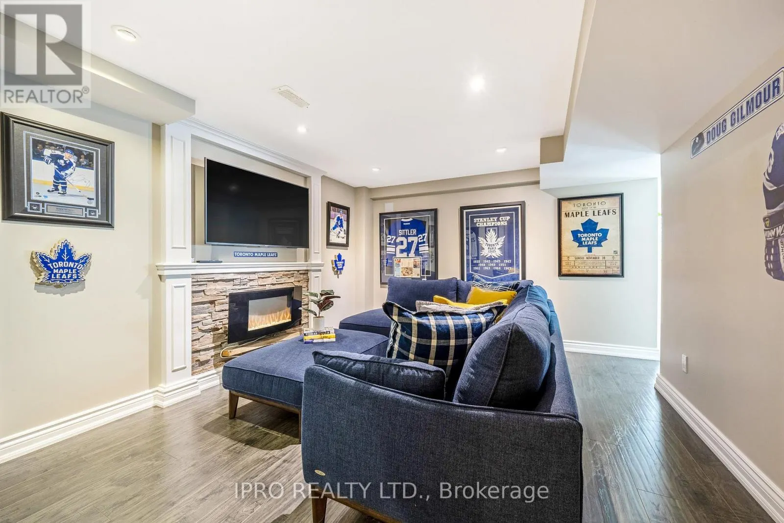25 UPPER CANADA COURT