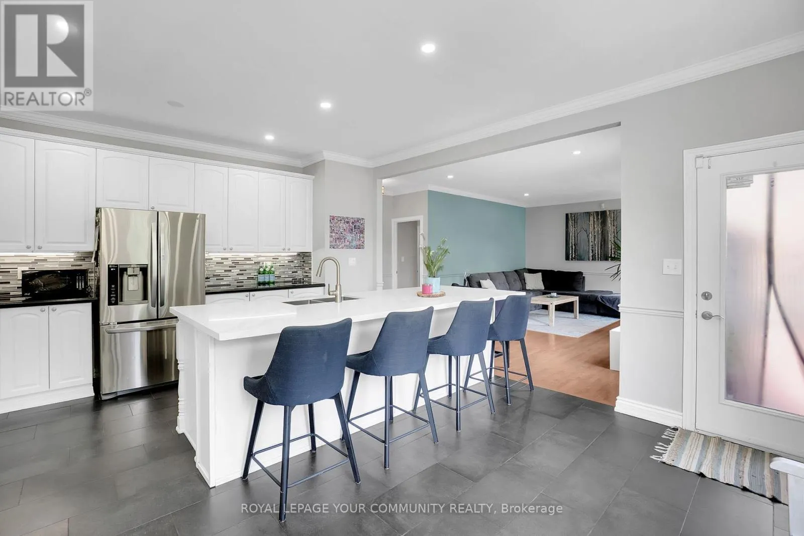 11 EVANS RIDGE
