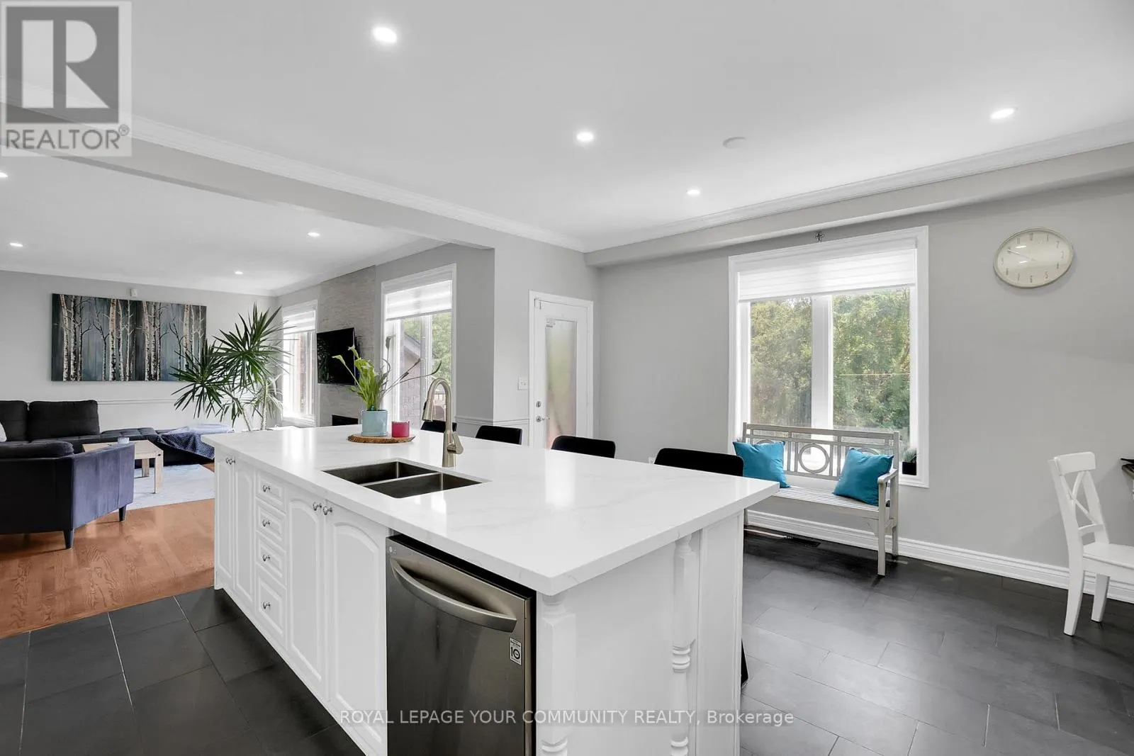11 EVANS RIDGE