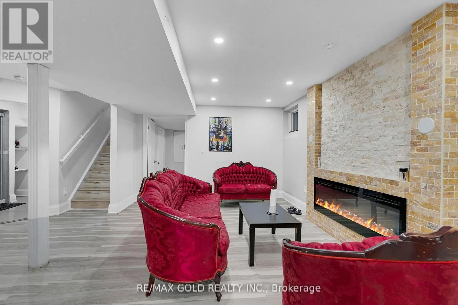 21 COTTONFIELD CIRCLE