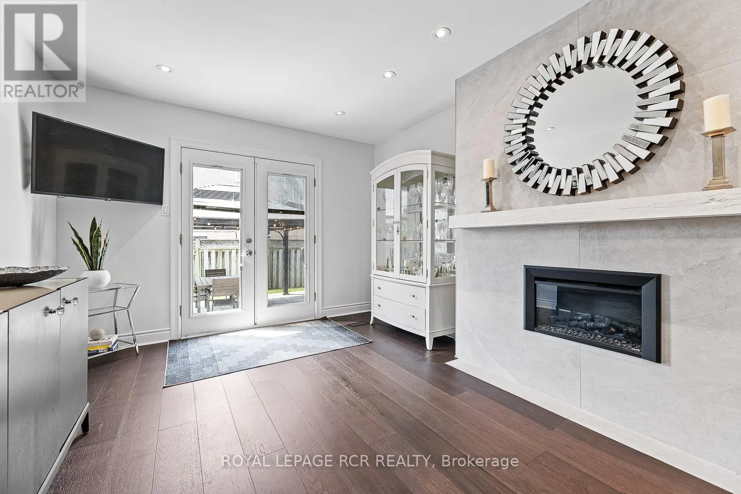 44 FOUNTAINBRIDGE DRIVE
