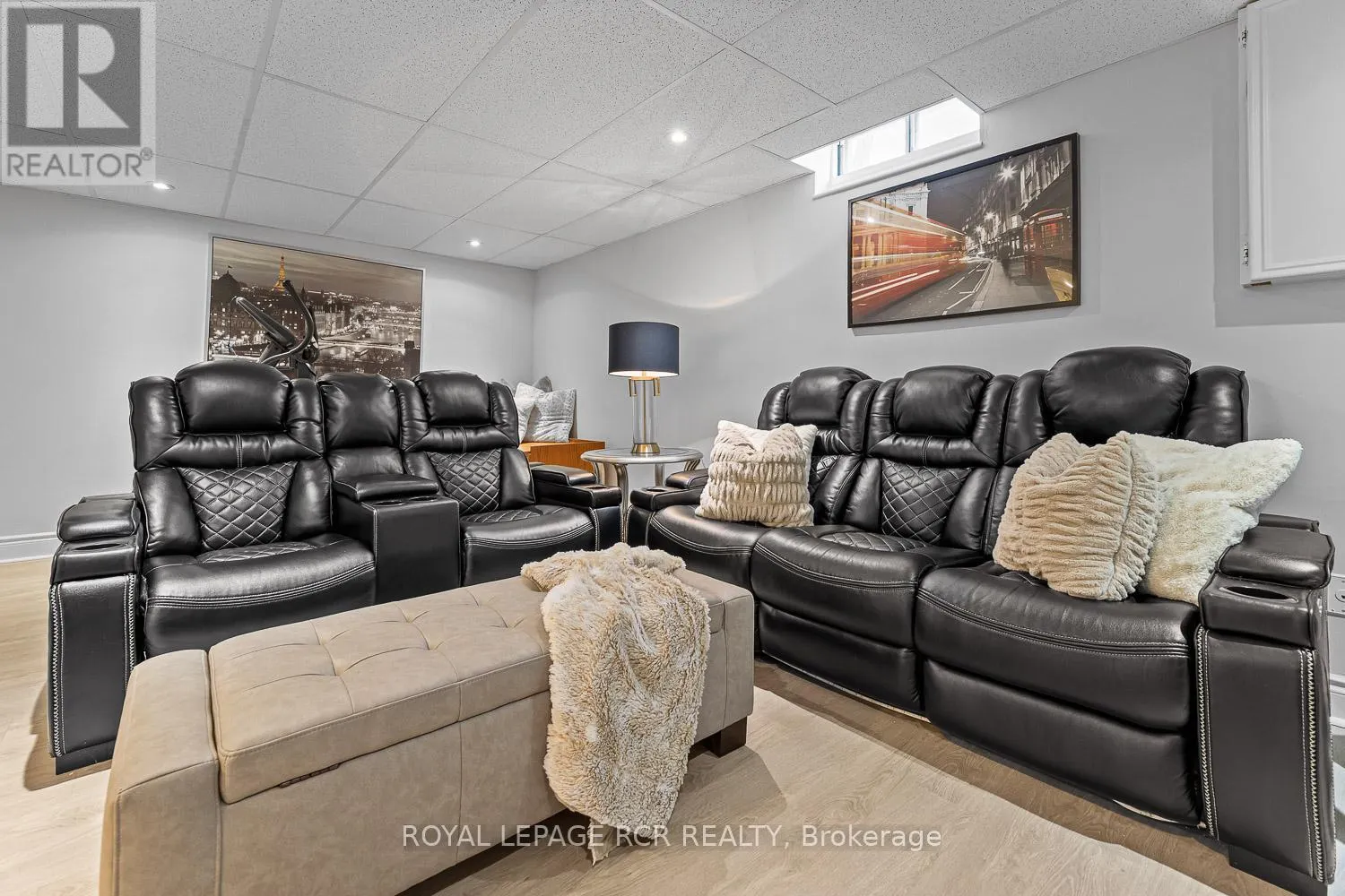 44 FOUNTAINBRIDGE DRIVE