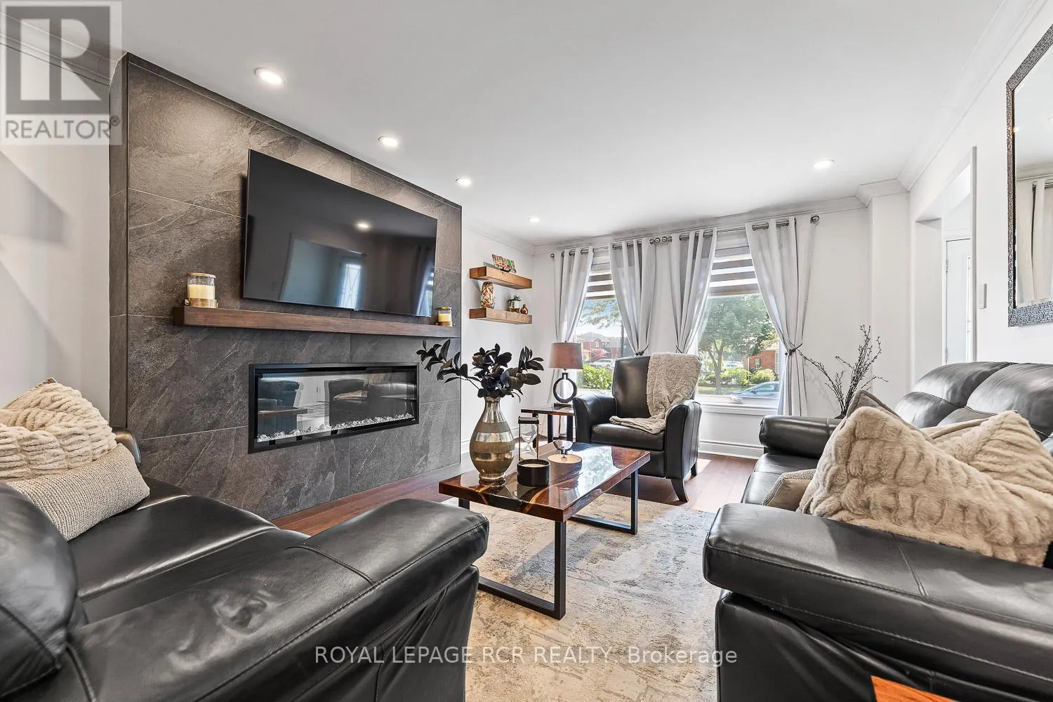 44 FOUNTAINBRIDGE DRIVE