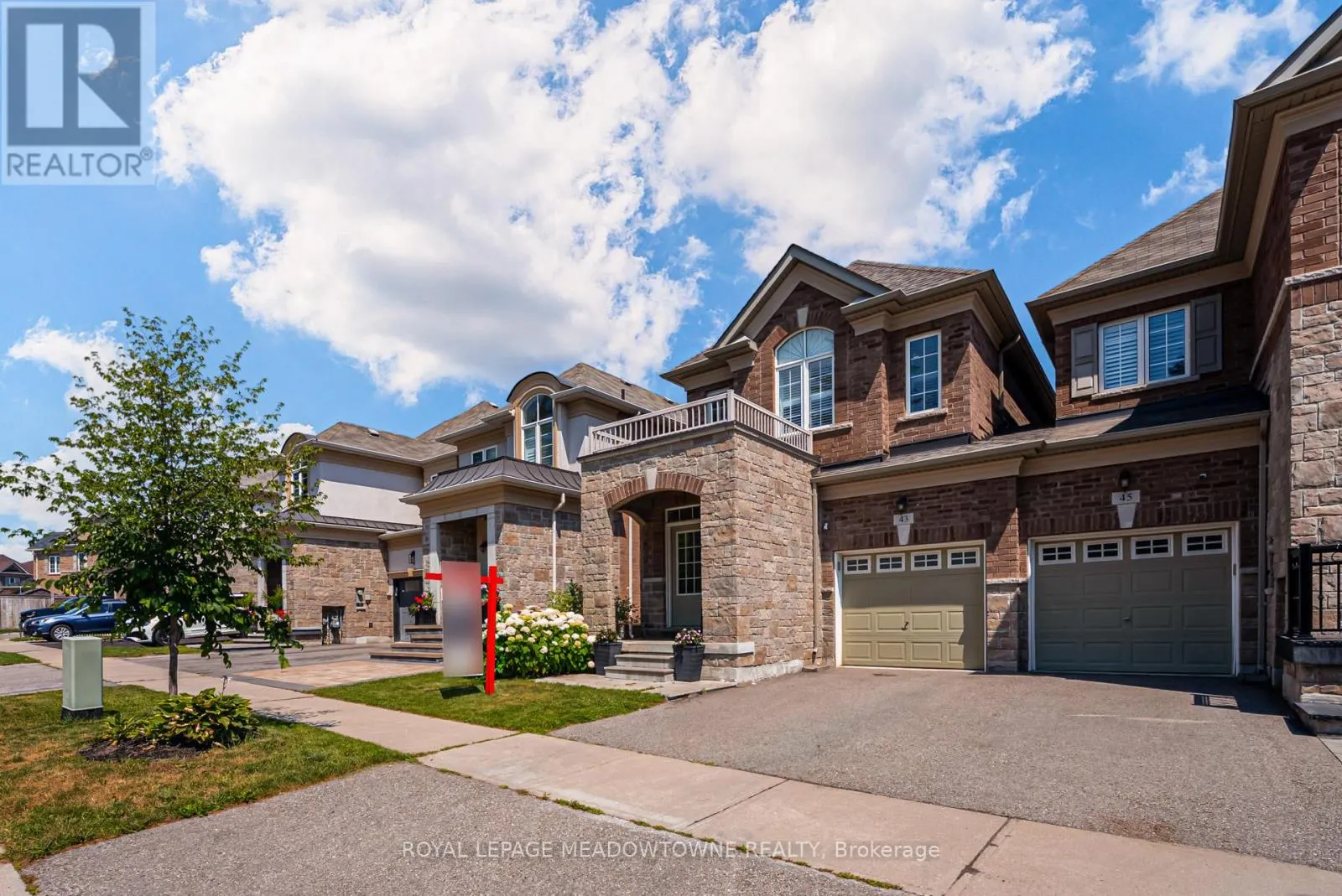 43 RIDGEGATE CRESCENT