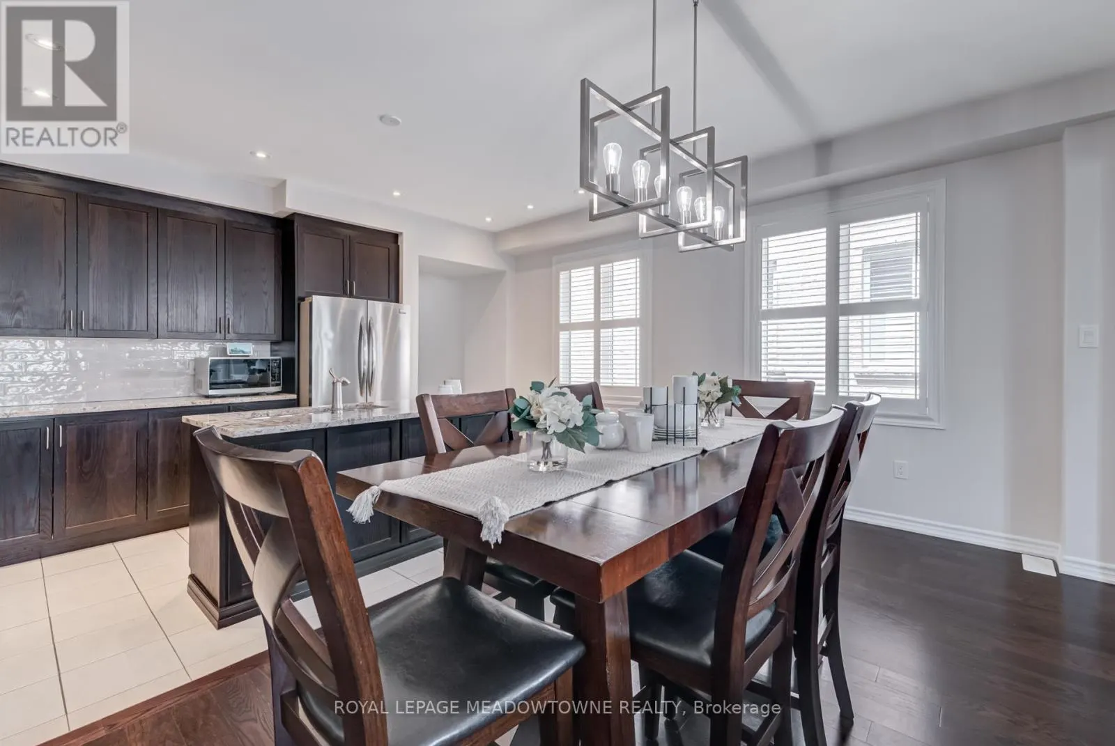 43 RIDGEGATE CRESCENT