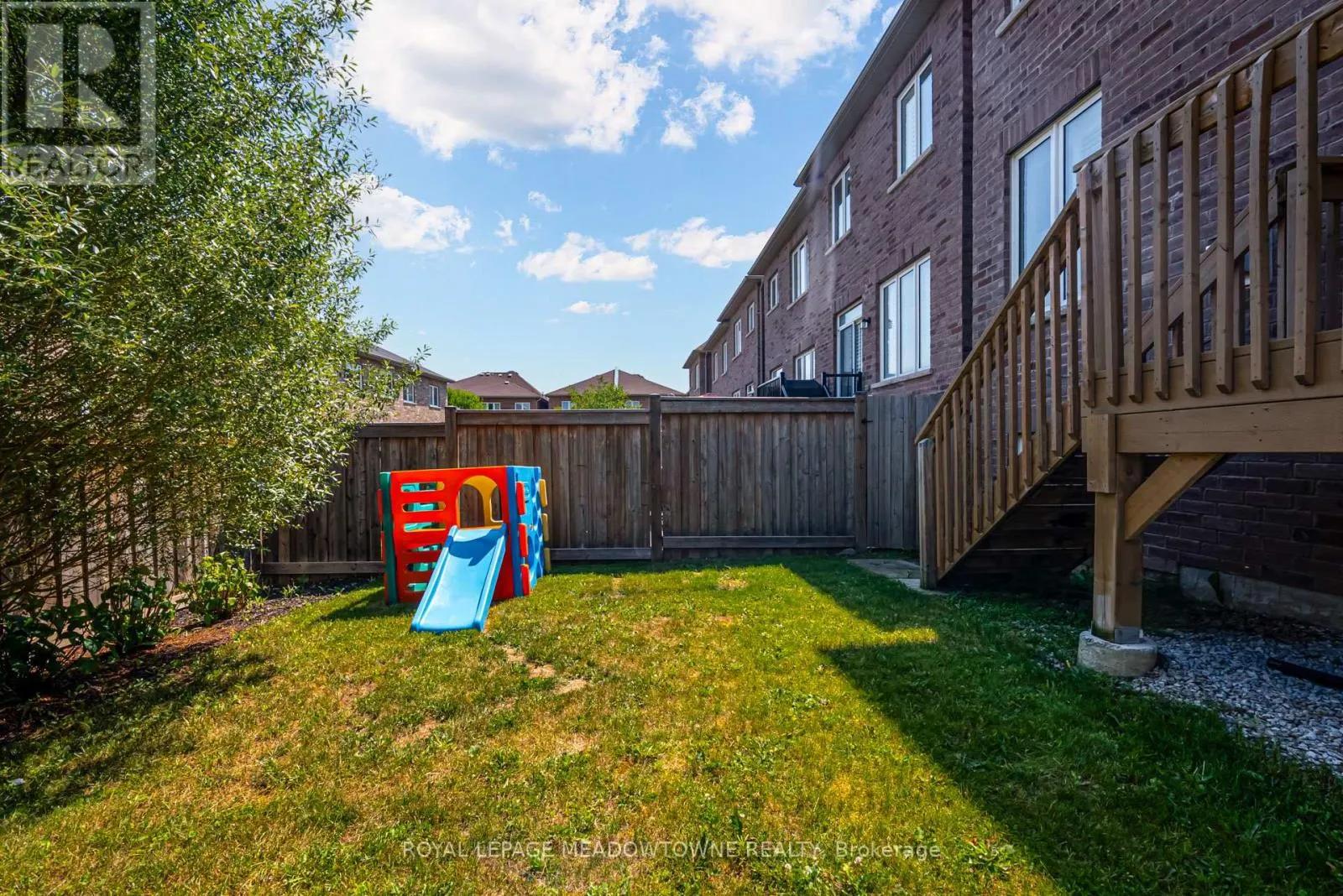 43 RIDGEGATE CRESCENT