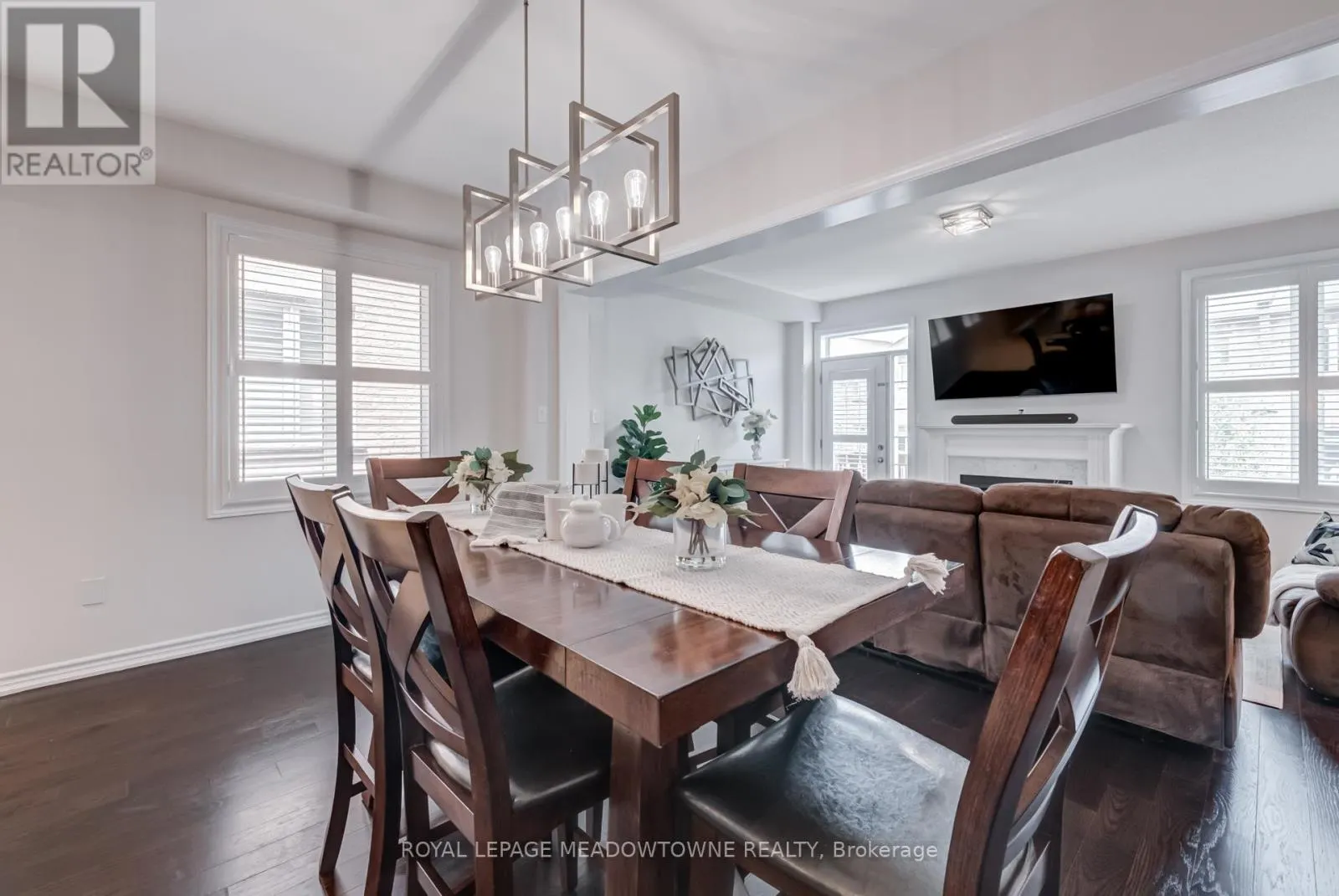 43 RIDGEGATE CRESCENT
