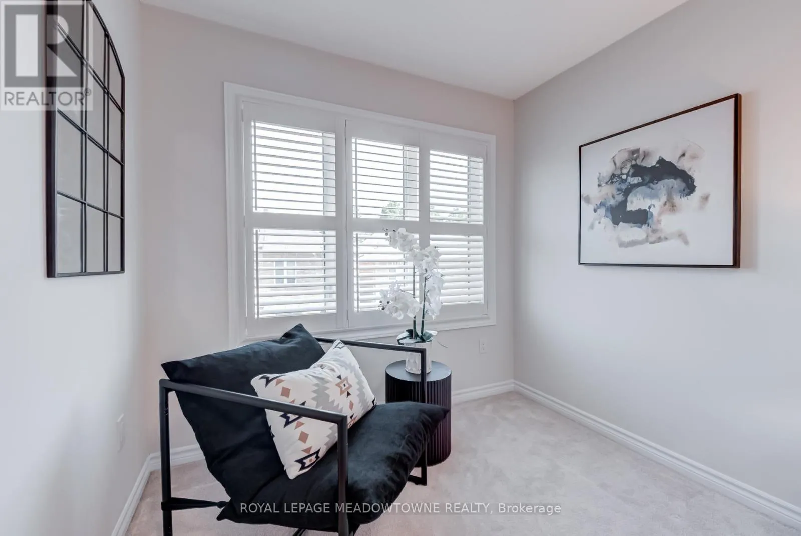 43 RIDGEGATE CRESCENT