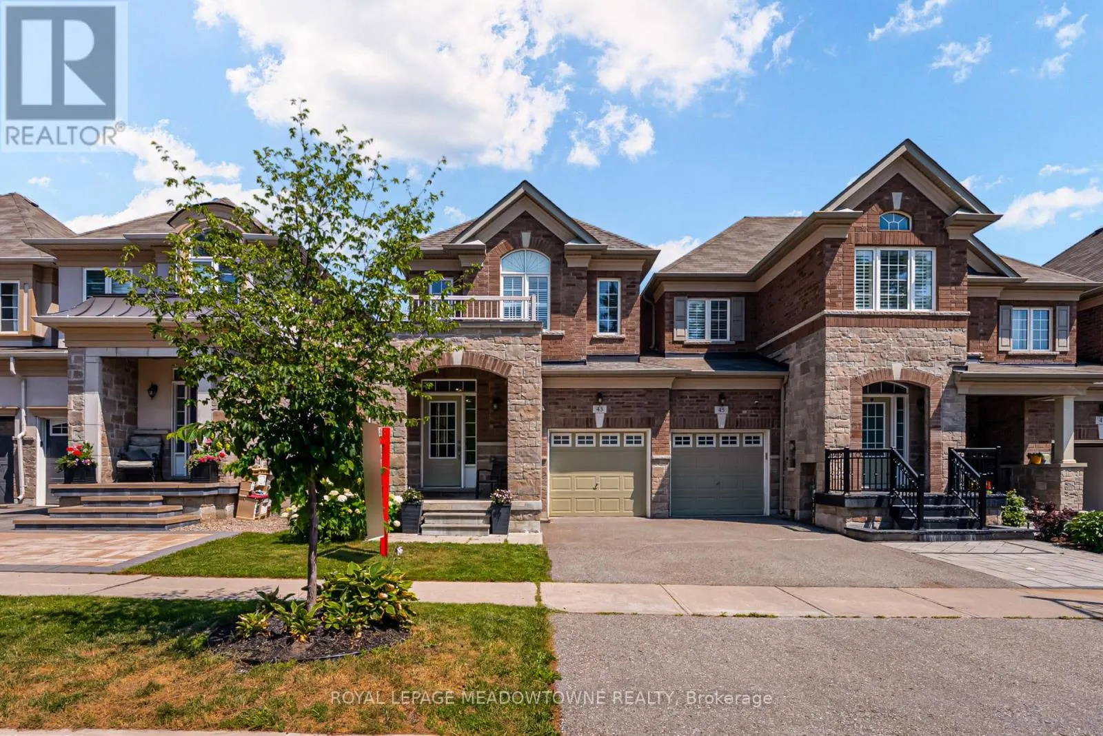 43 RIDGEGATE CRESCENT